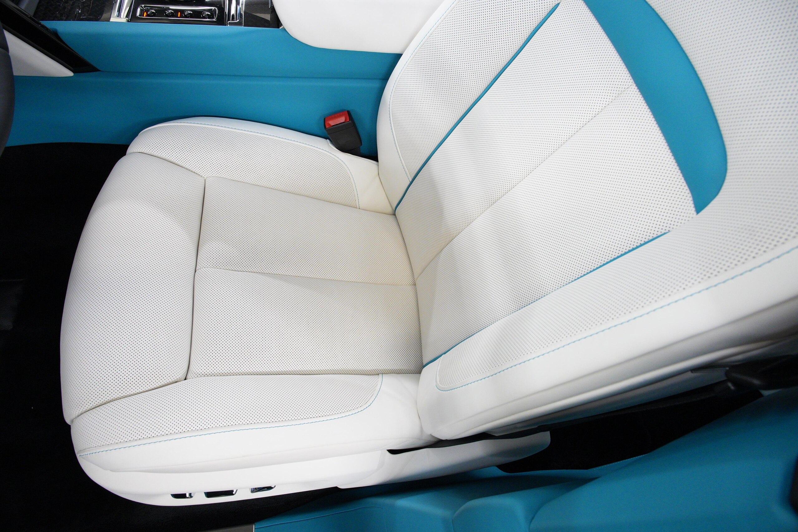 2026 Rolls-Royce Cullinan — Photo 11 / 41