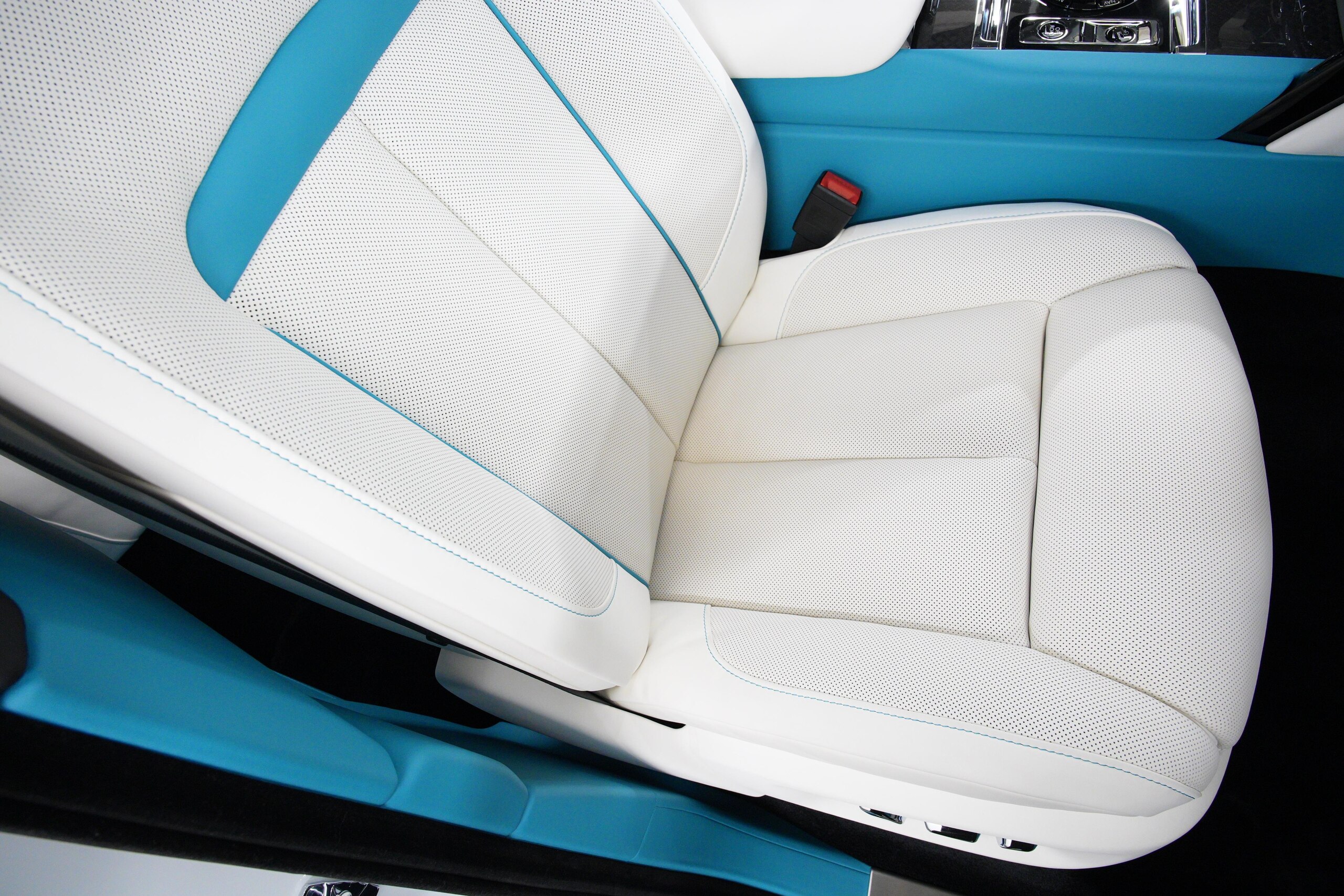 2026 Rolls-Royce Cullinan — Photo 12 / 41