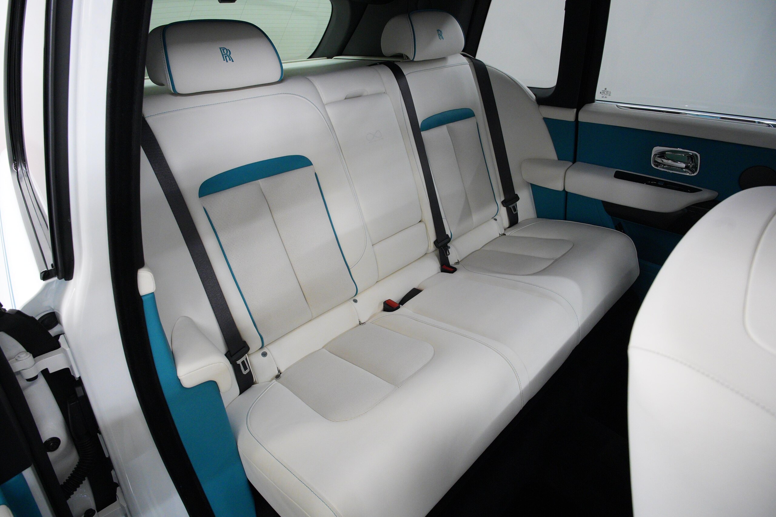 2026 Rolls-Royce Cullinan — Photo 13 / 41