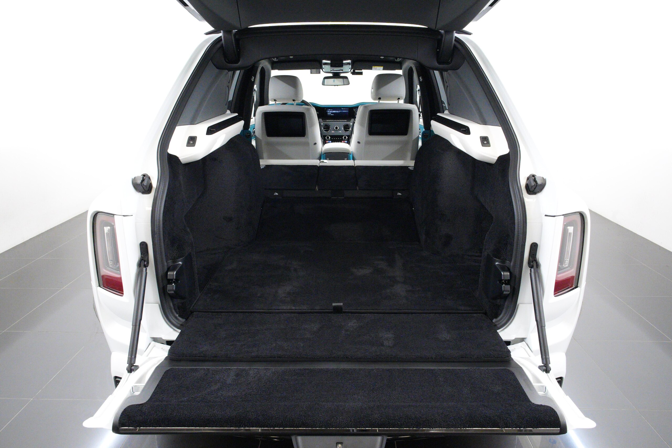2026 Rolls-Royce Cullinan — Photo 21 / 41