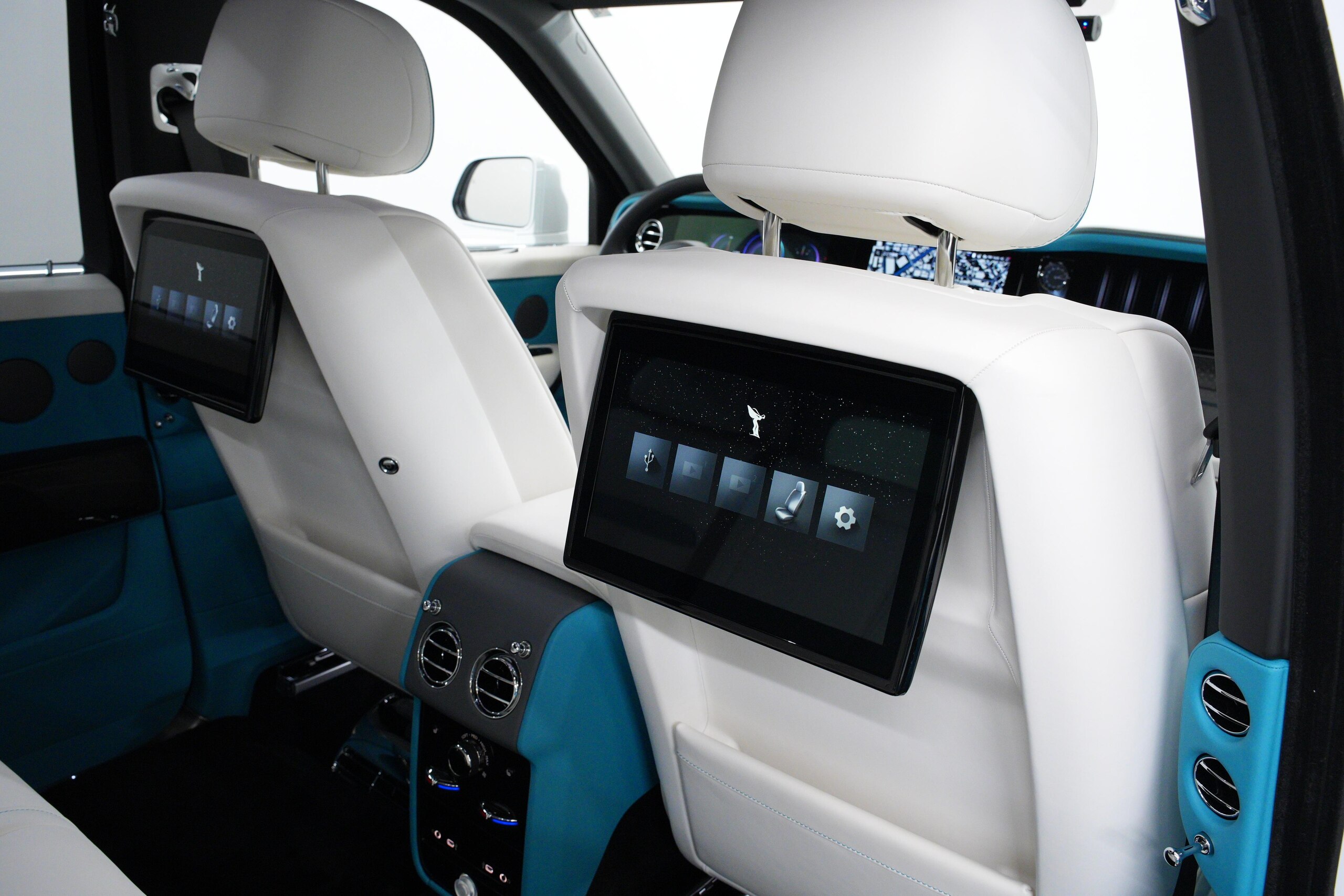 2026 Rolls-Royce Cullinan — Photo 31 / 41