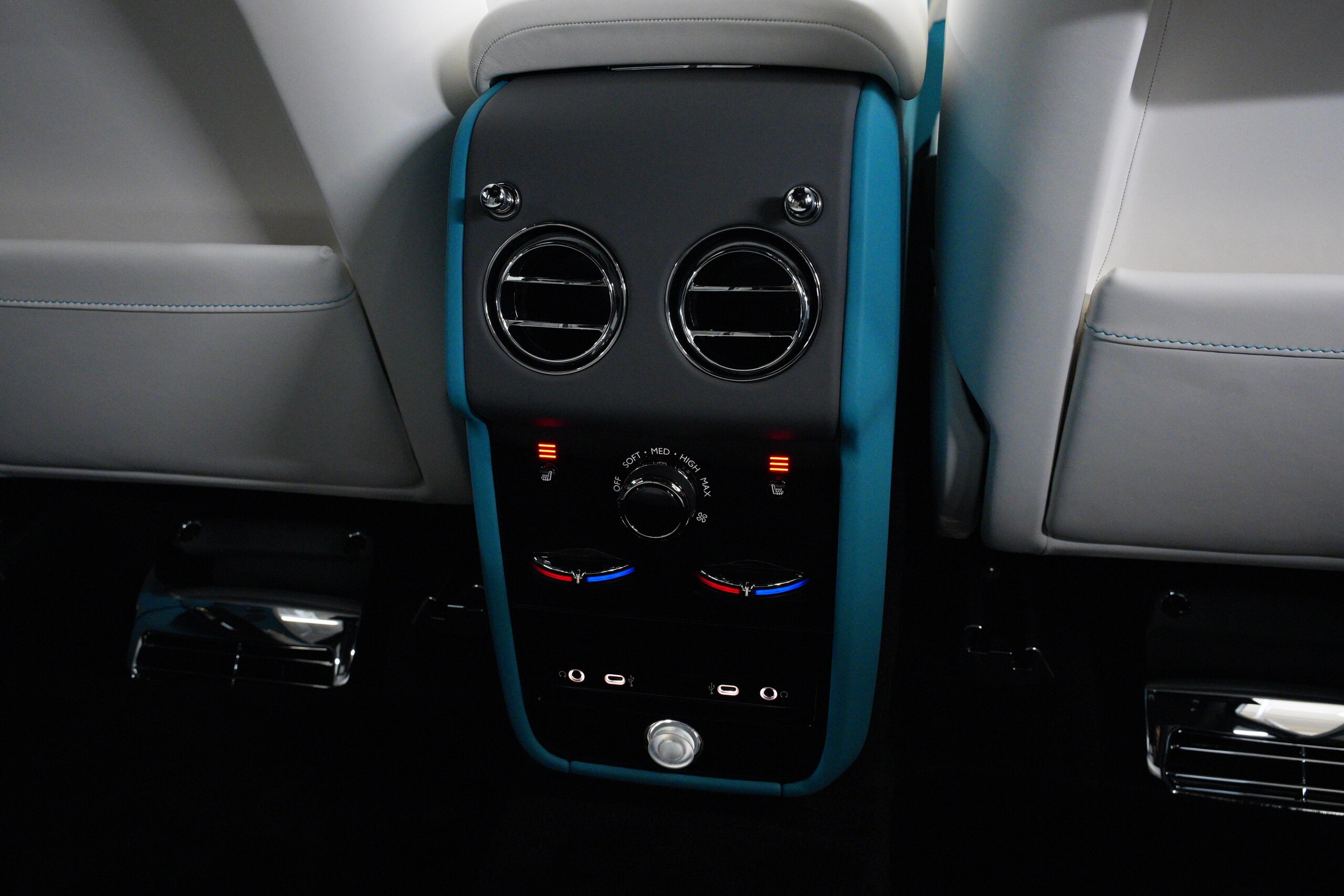 2026 Rolls-Royce Cullinan — Photo 32 / 41