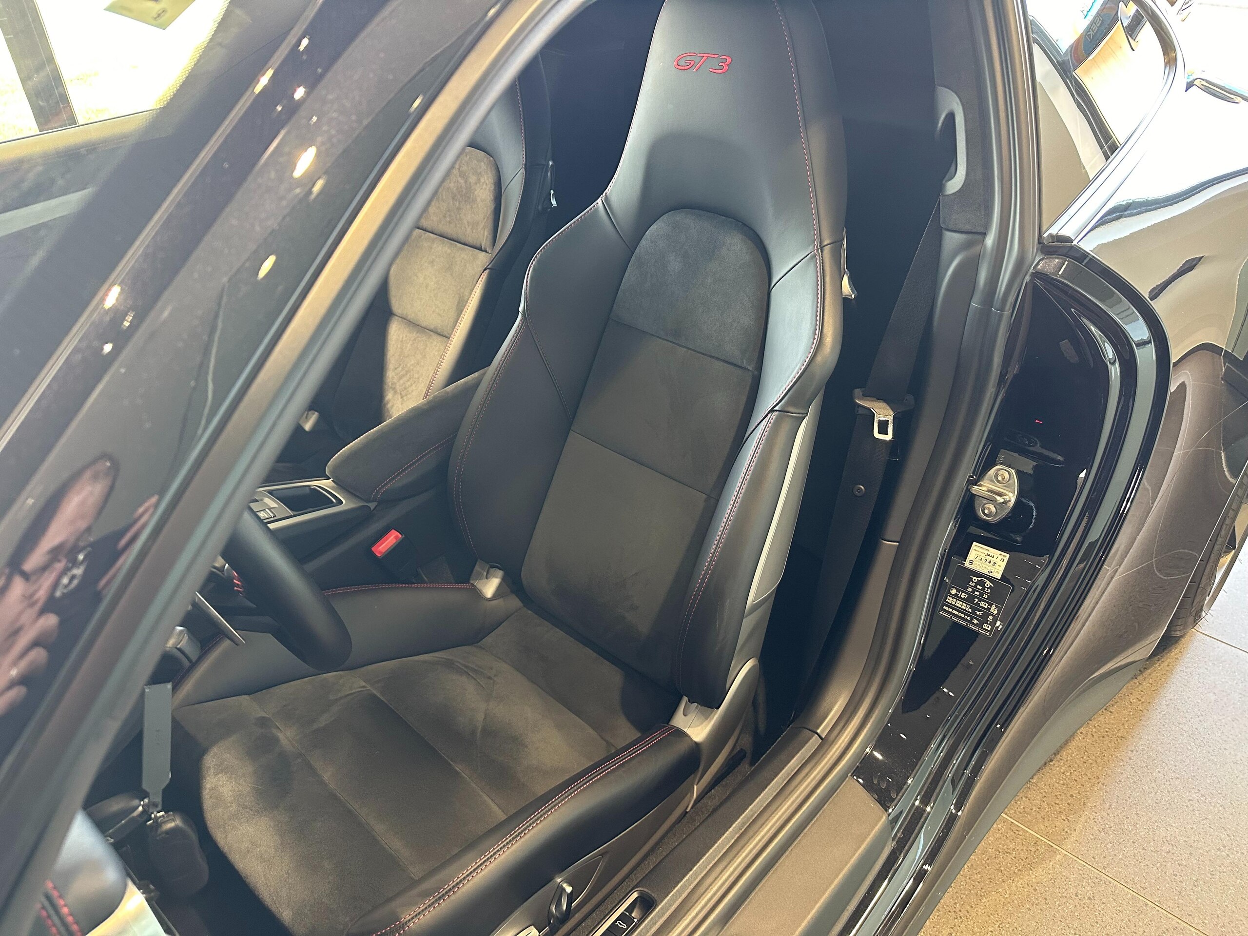 2017 Porsche 911 GT3 — Photo 6 / 16