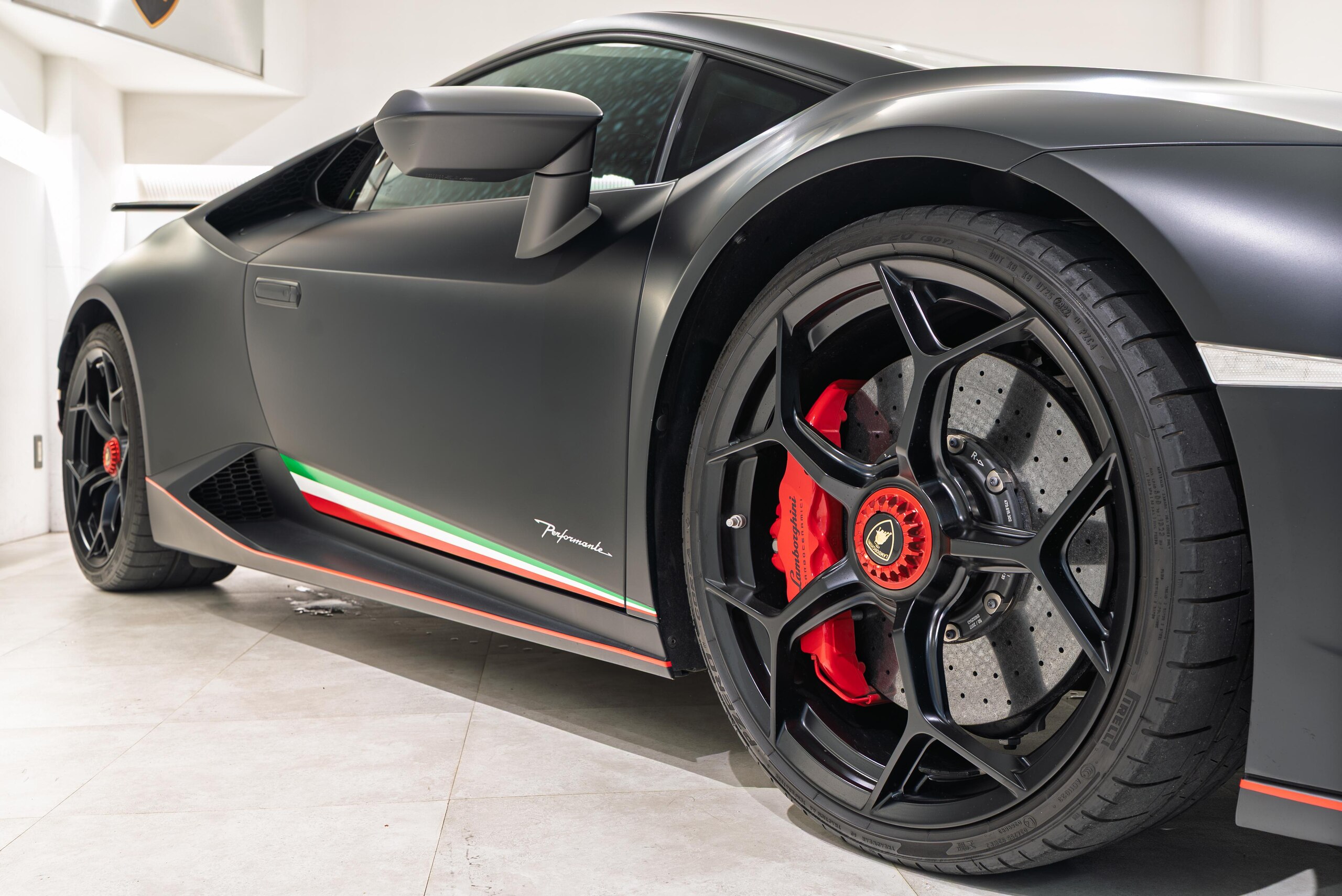 2018 Lamborghini Huracán Performante — Photo 17 / 25