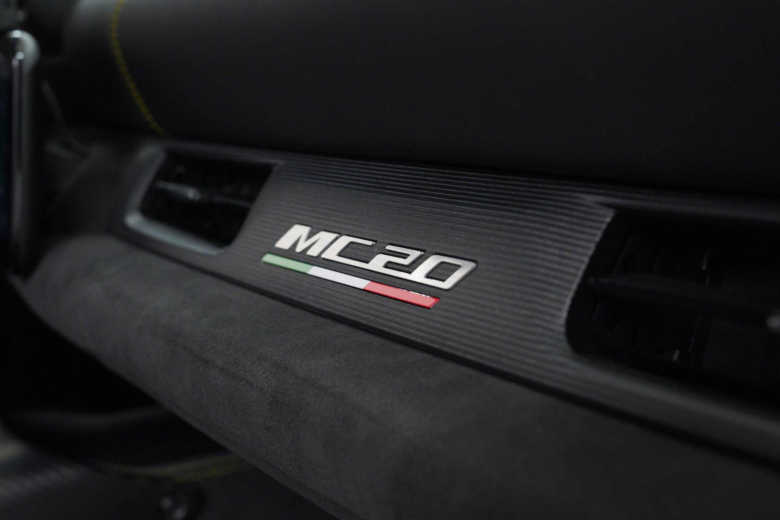 2022 Maserati MC20 — Photo 14 / 42
