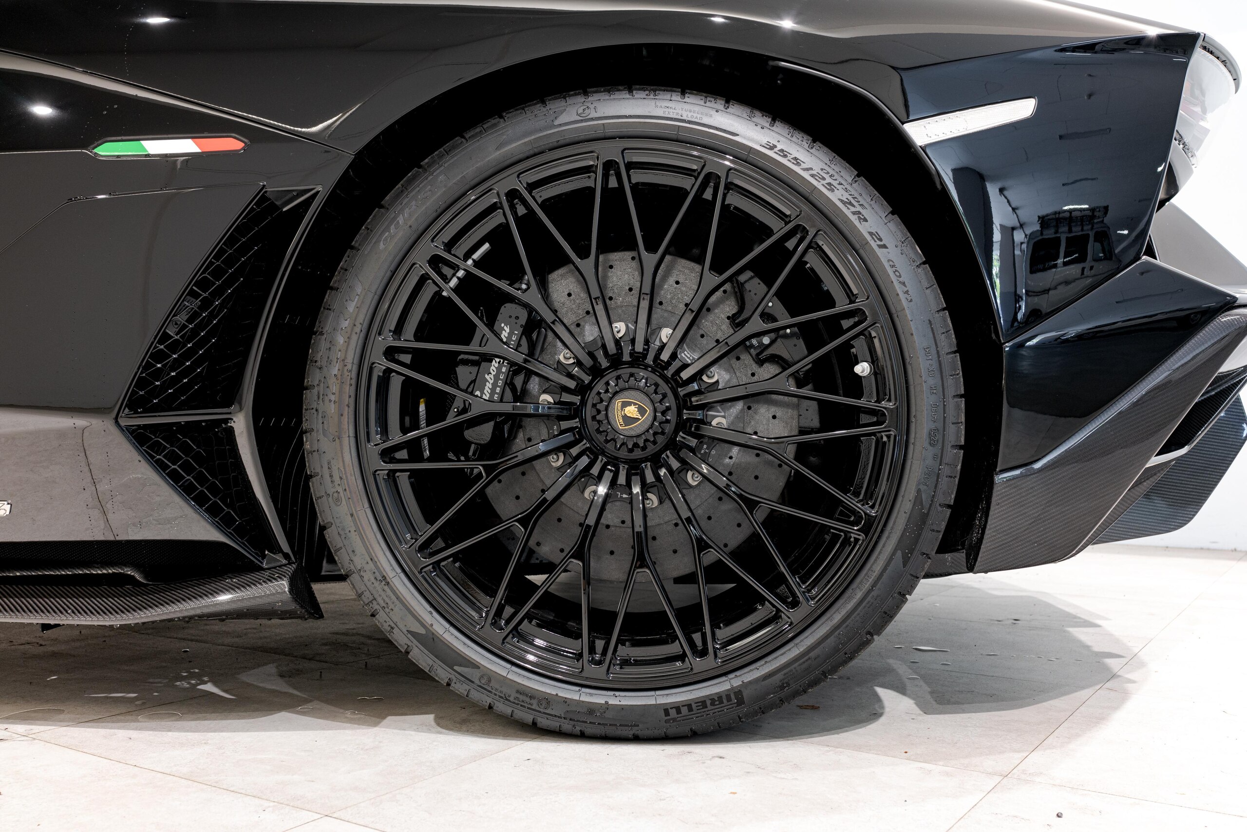 2022 Lamborghini Aventador Roadster LP780-4 Ultimae — Photo 10 / 39