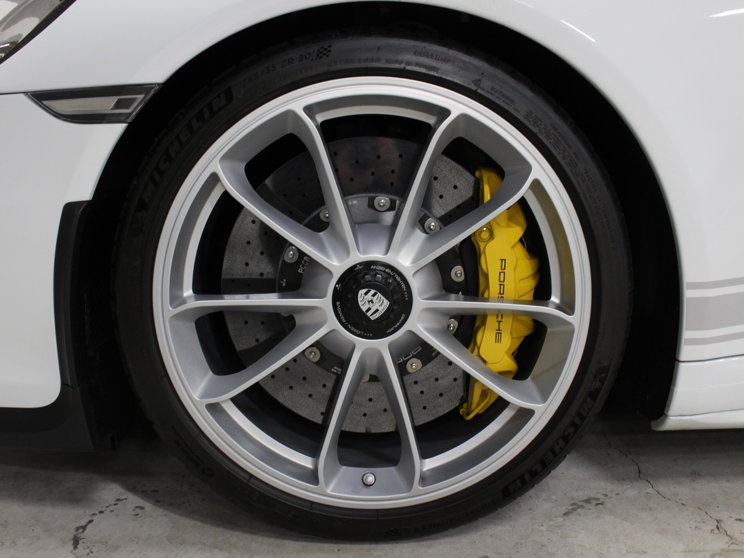 2016 Porsche 911 R — Photo 27 / 29