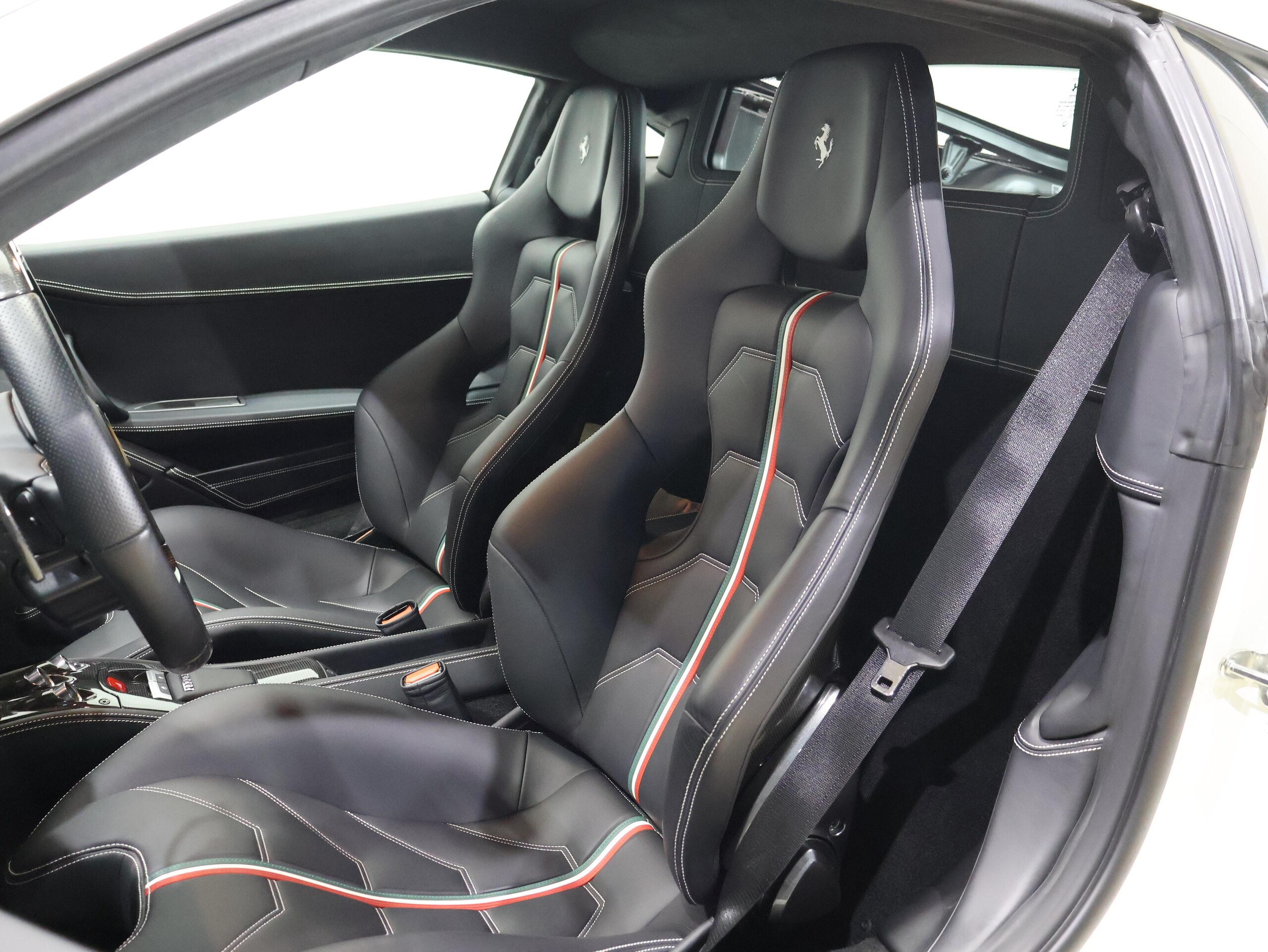 2013 Ferrari 458 Italia F1 DCT — Photo 6 / 32