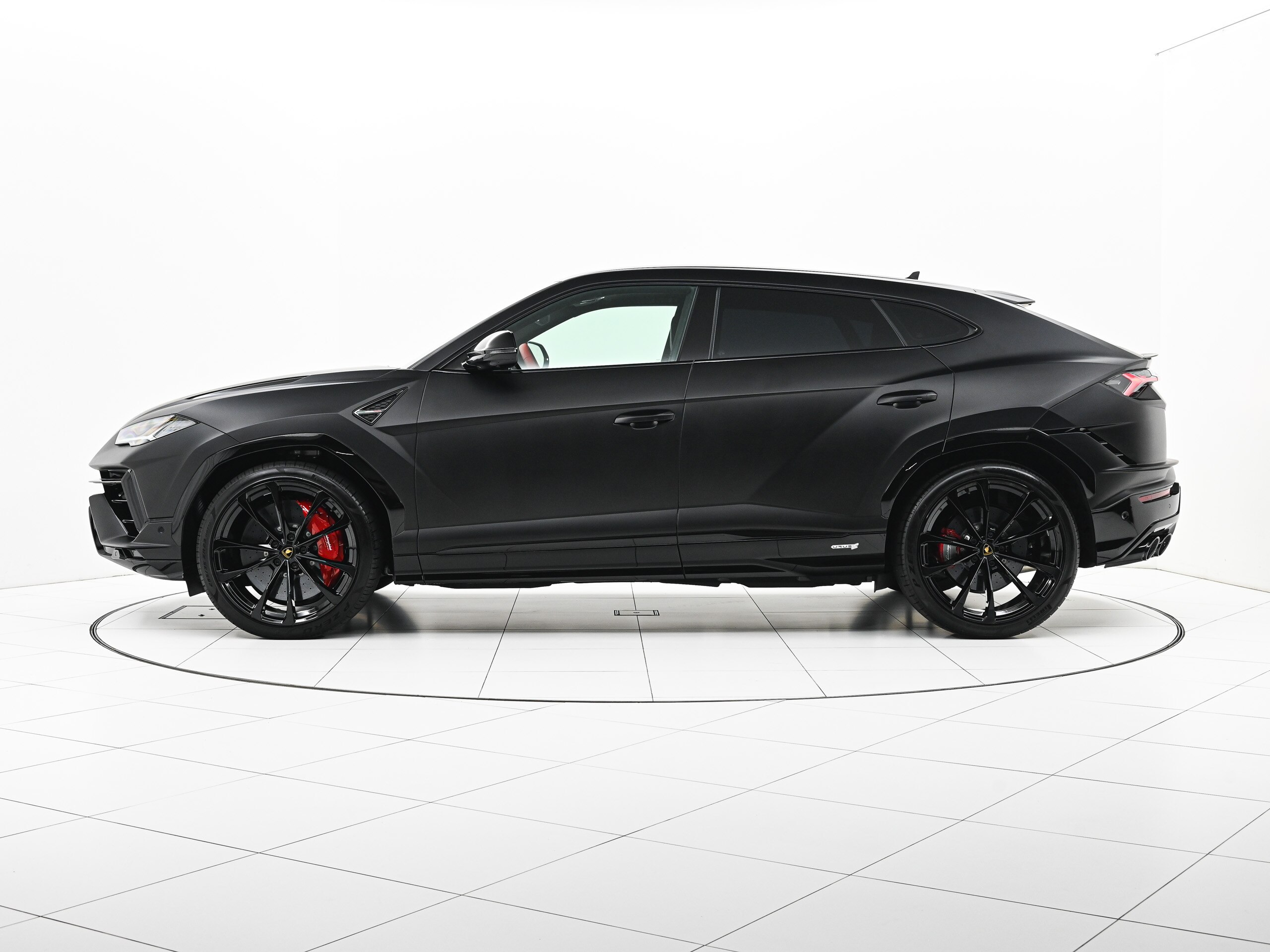 2025 Lamborghini Urus S — Photo 7 / 25