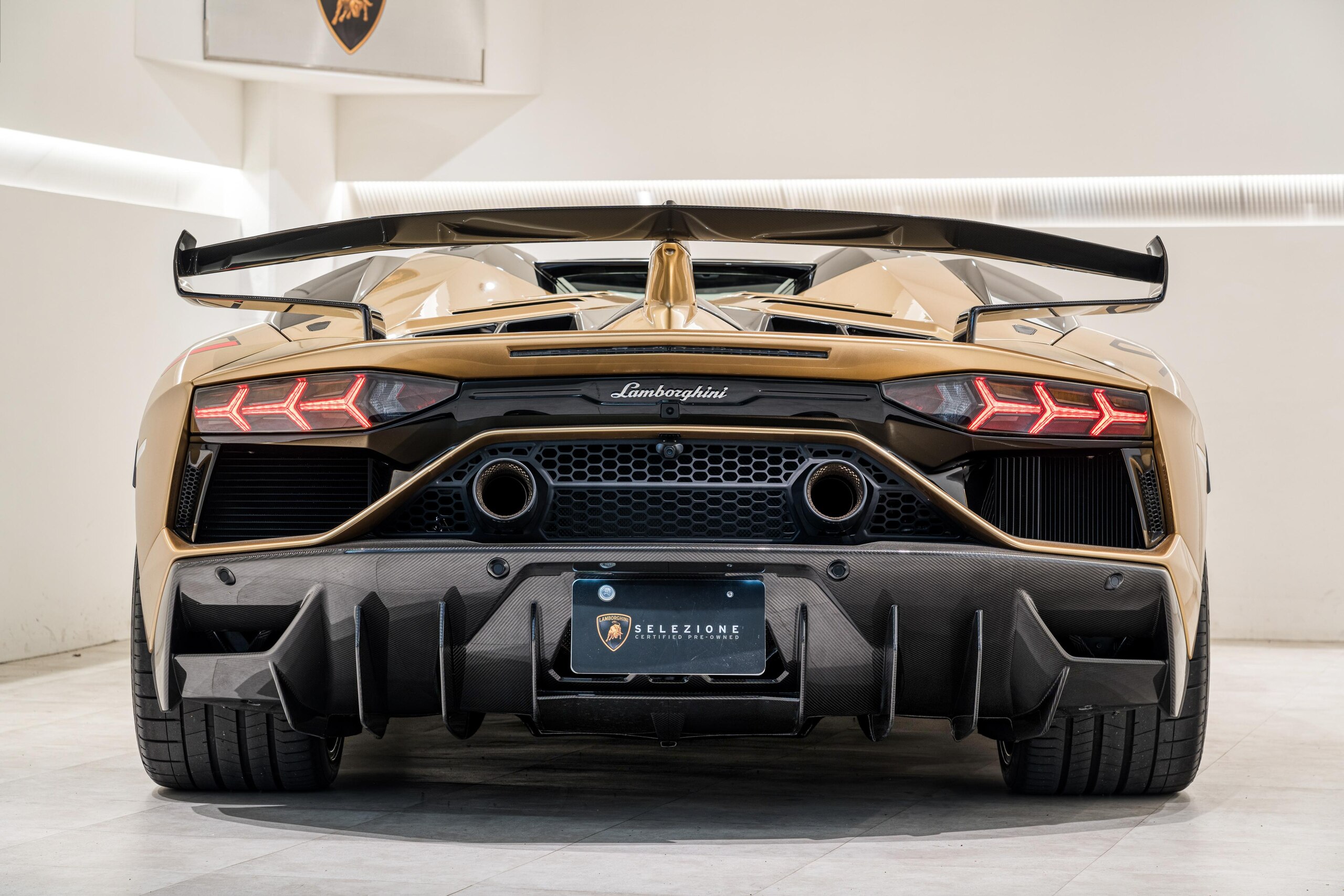 2021 Lamborghini Aventador SVJ Roadster — Photo 6 / 27