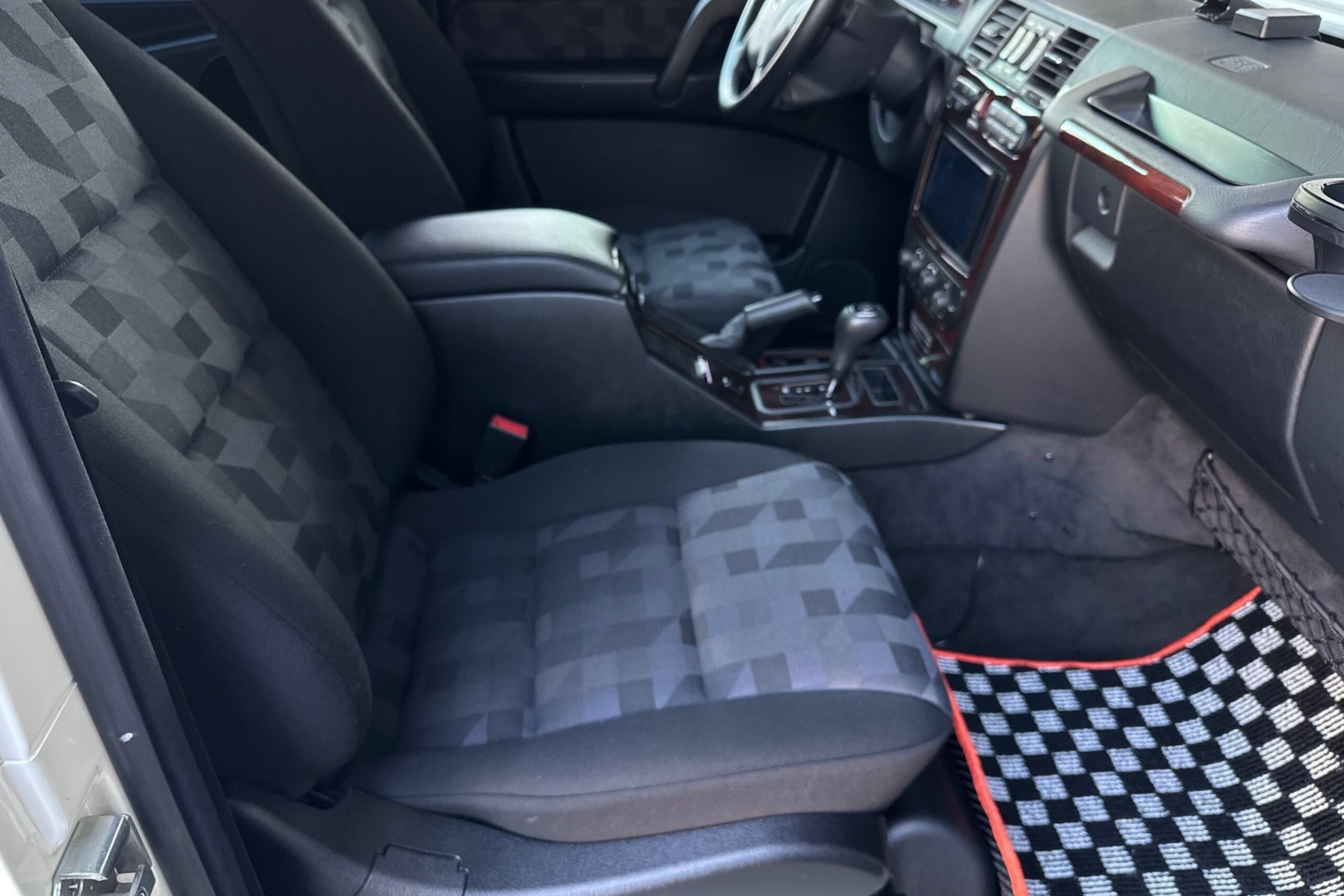 2004 Mercedes Benz G320 — Photo 13 / 17