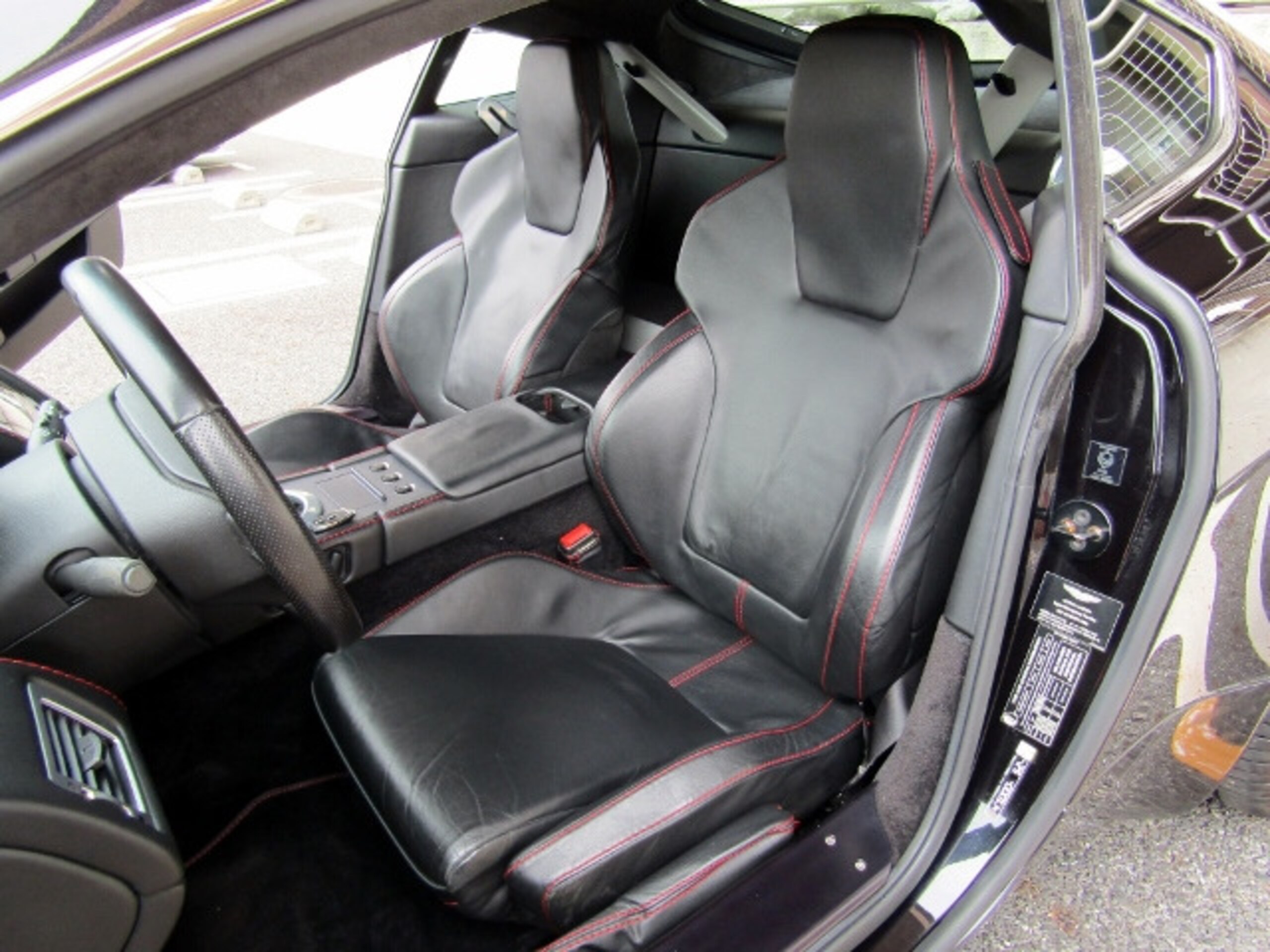 2006 Aston Martin Vantage — Photo 9 / 15