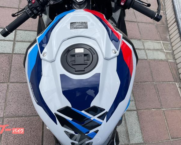 2022 BMW M1000RR M Competition — Photo 9 / 18