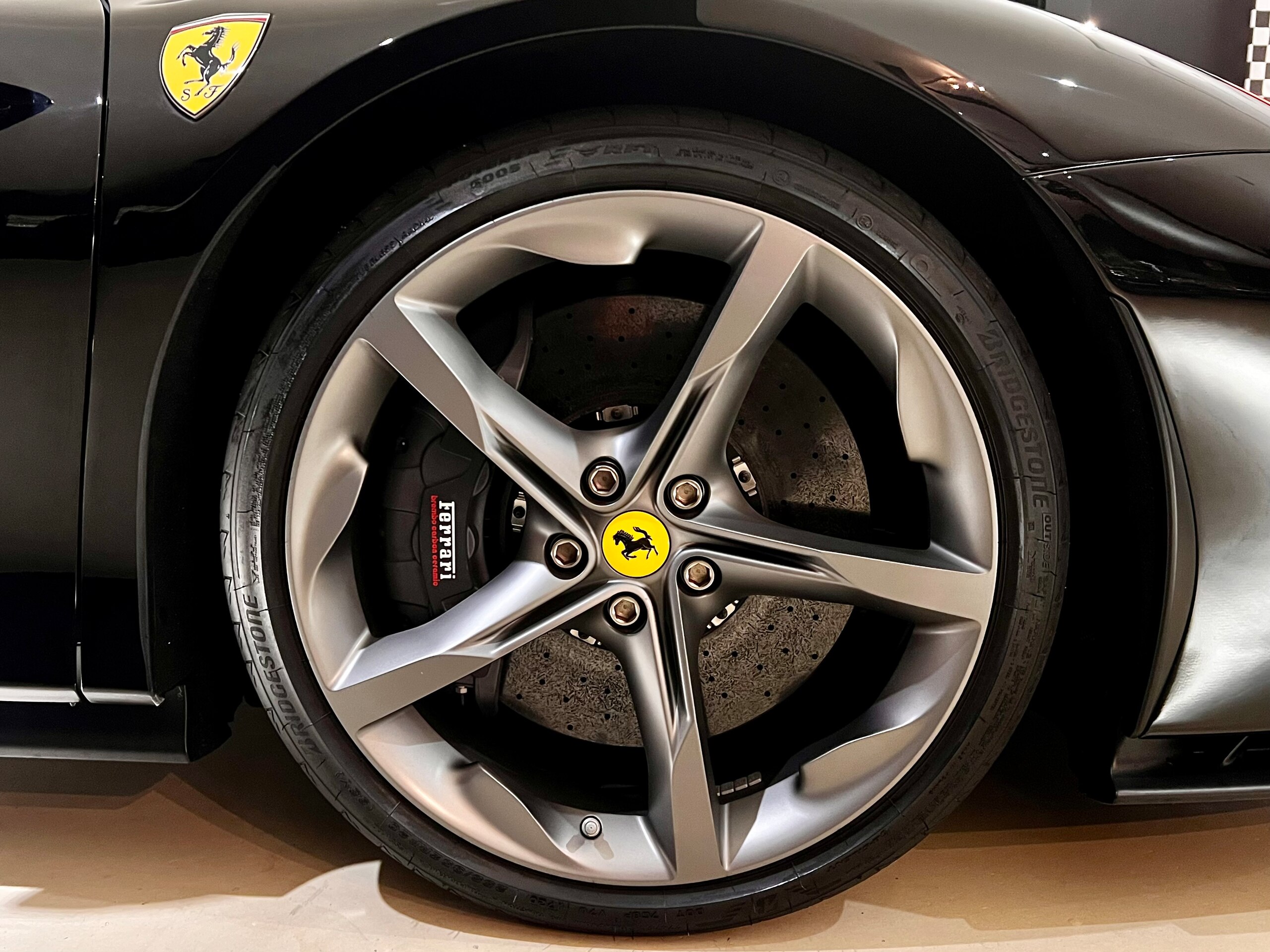 2021 Ferrari SF90 Stradale — Photo 14 / 17