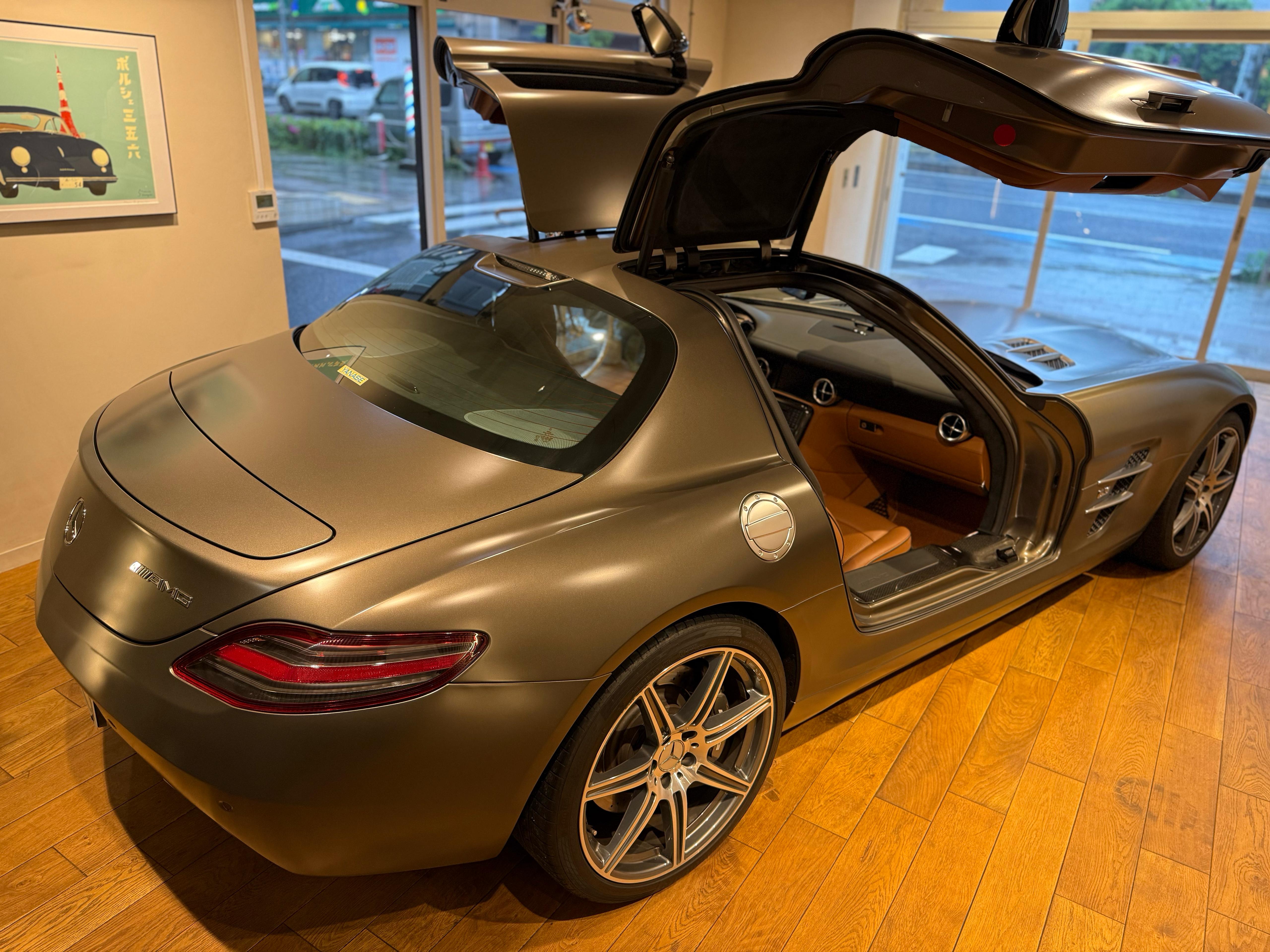 2011 Mercedes Benz SLS AMG — Photo 9 / 17