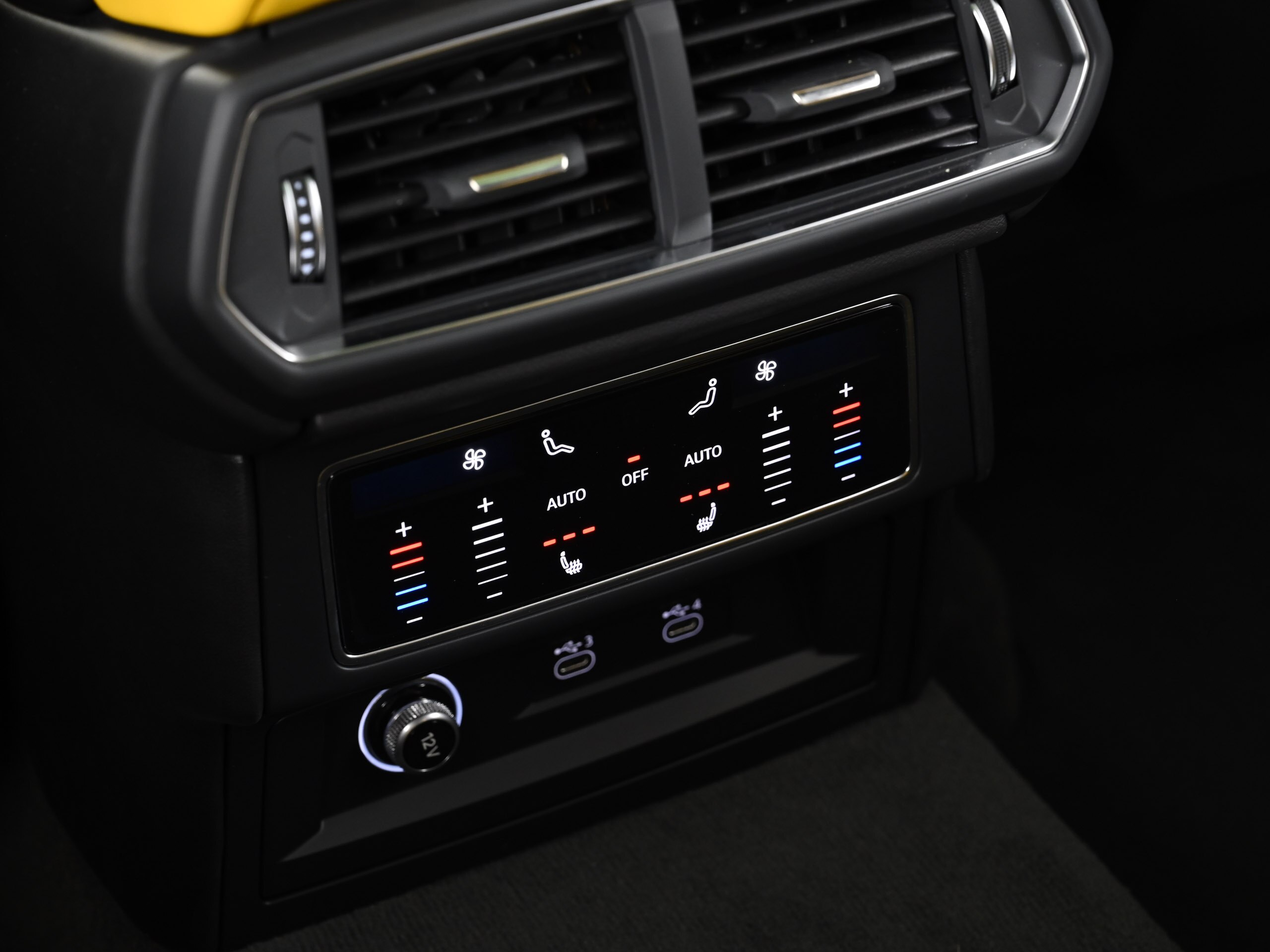 2022 Lamborghini Urus — Photo 18 / 21