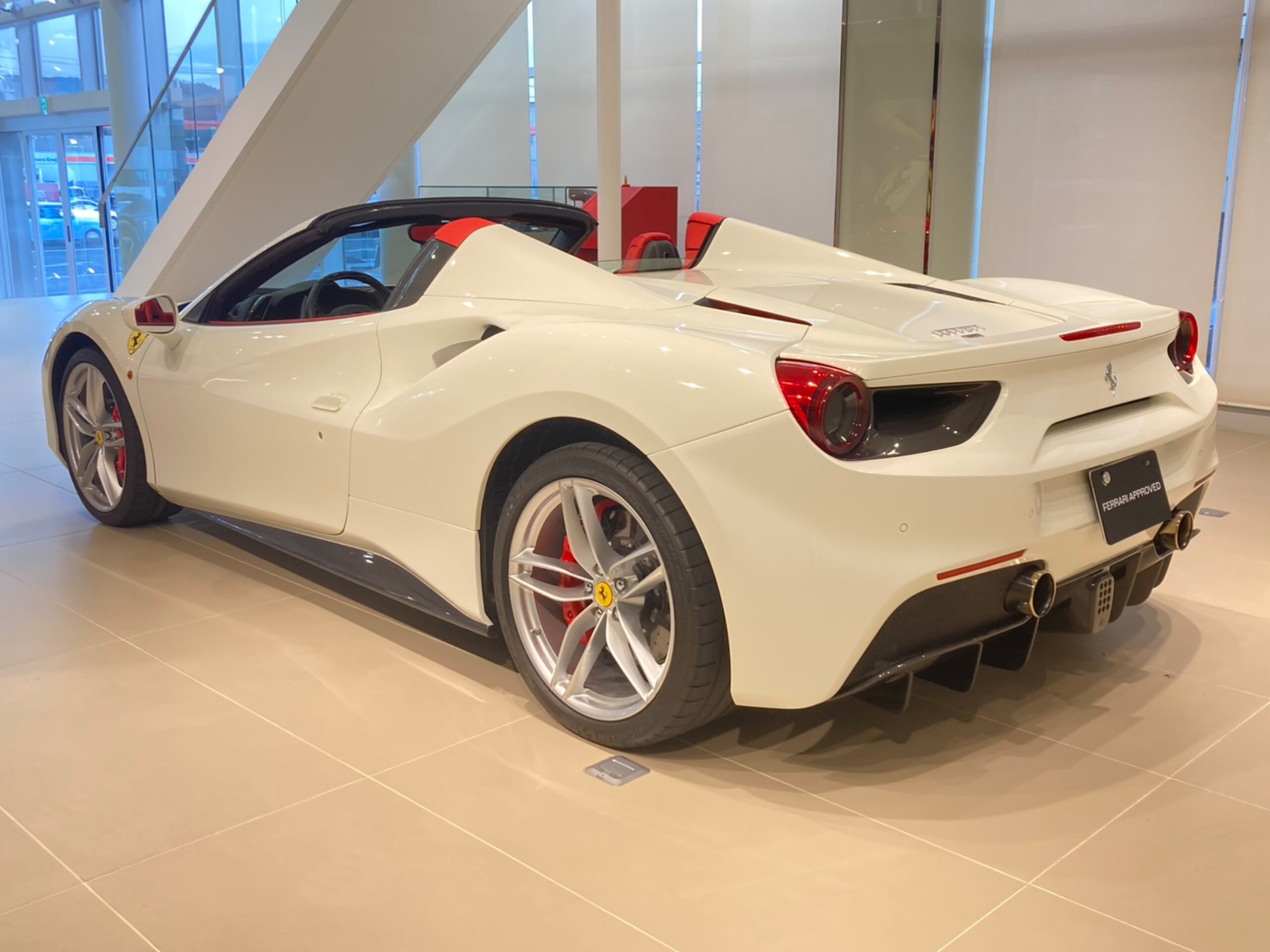 2016 Ferrari 488 Spider — Photo 8 / 35