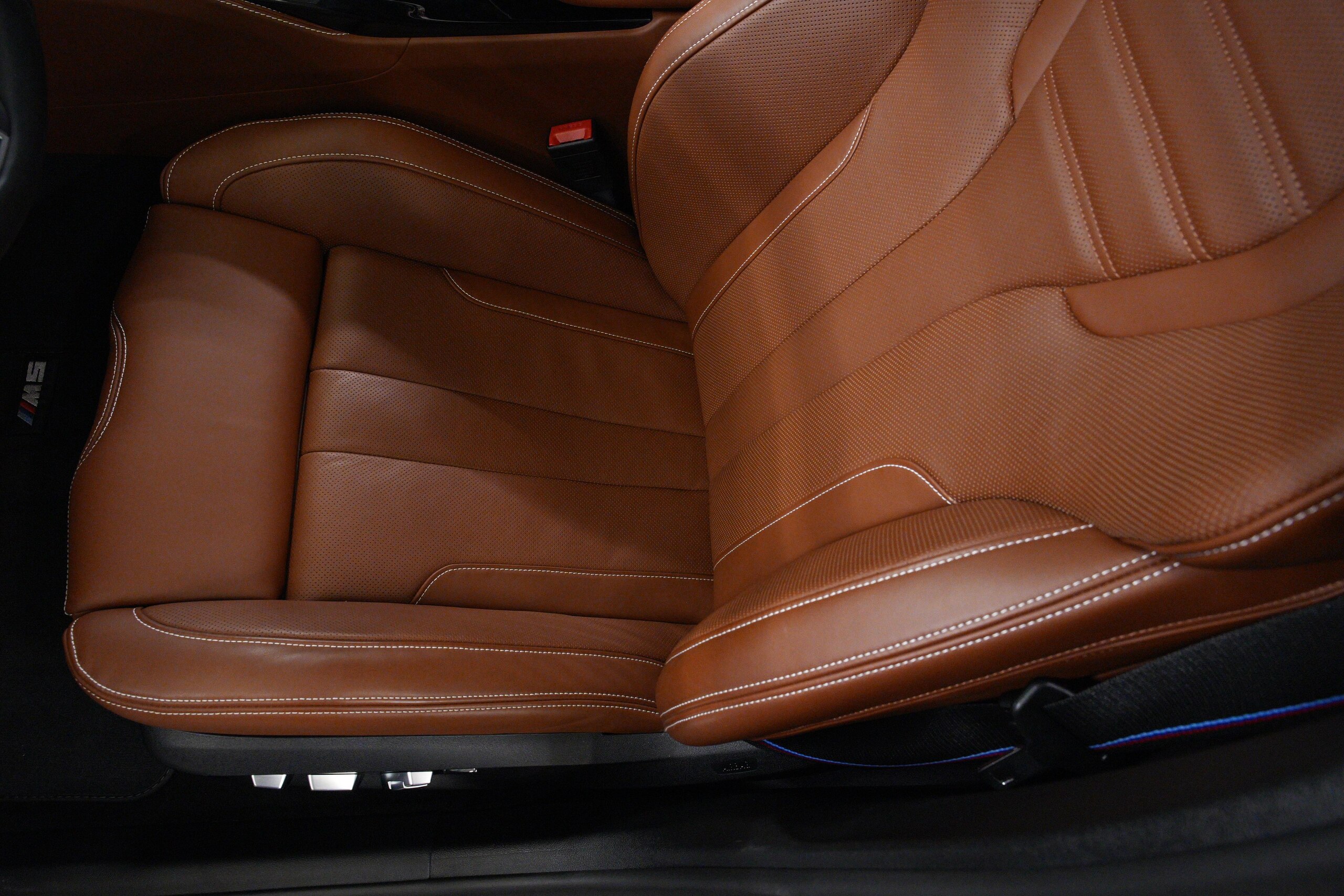 2023 BMW M5 Competition — Photo 18 / 53
