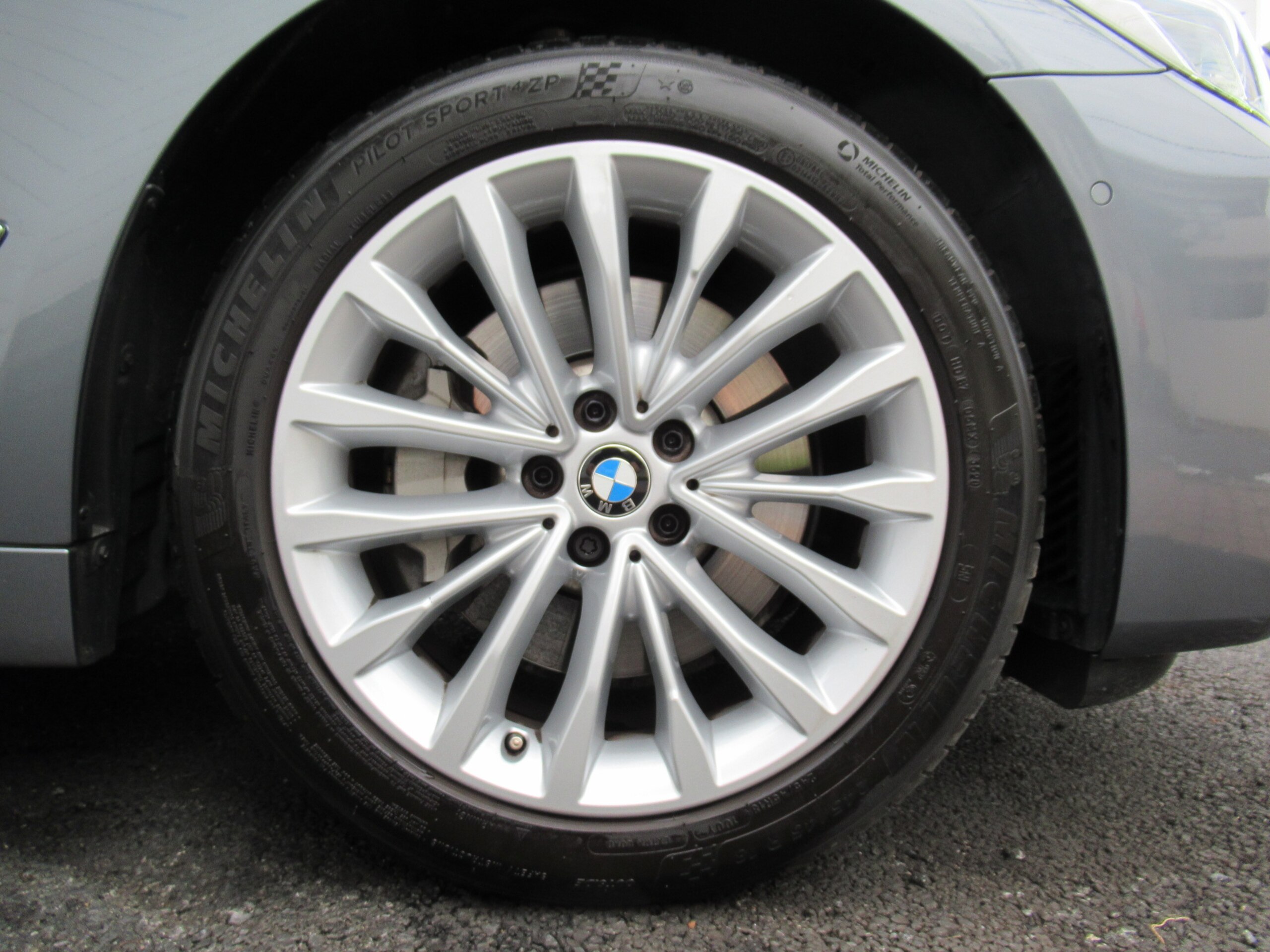 2021 BMW 530i Luxury — Photo 8 / 23