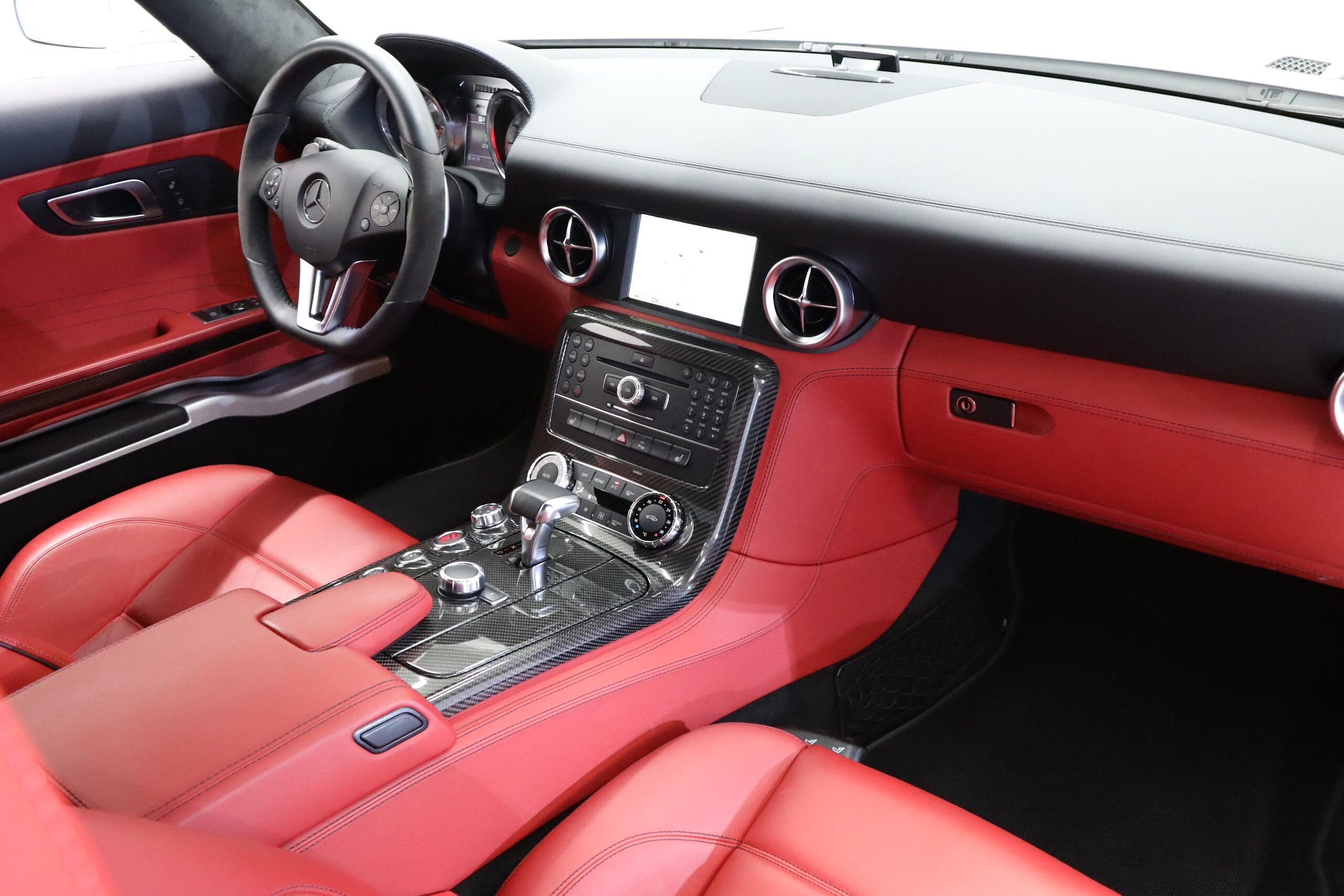 2010 Mercedes Benz SLS AMG — Photo 17 / 21