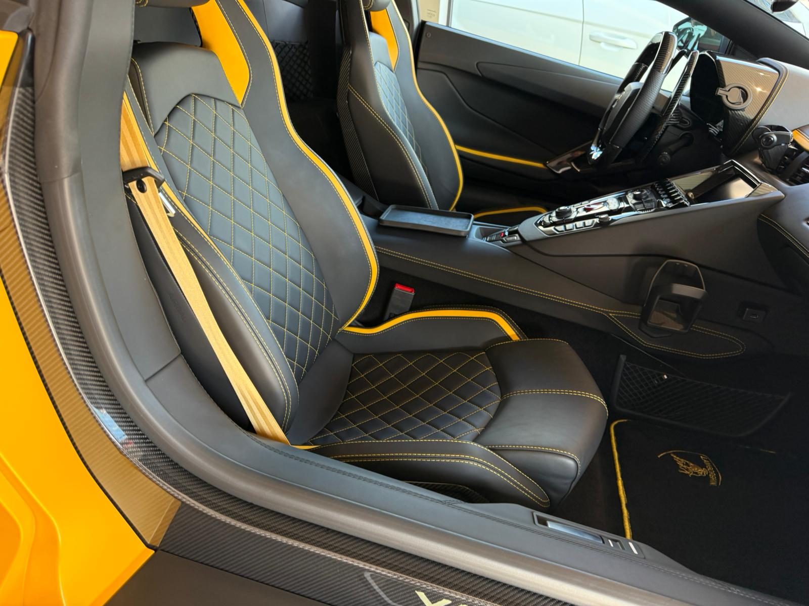 2017 Lamborghini Aventador S — Photo 8 / 10