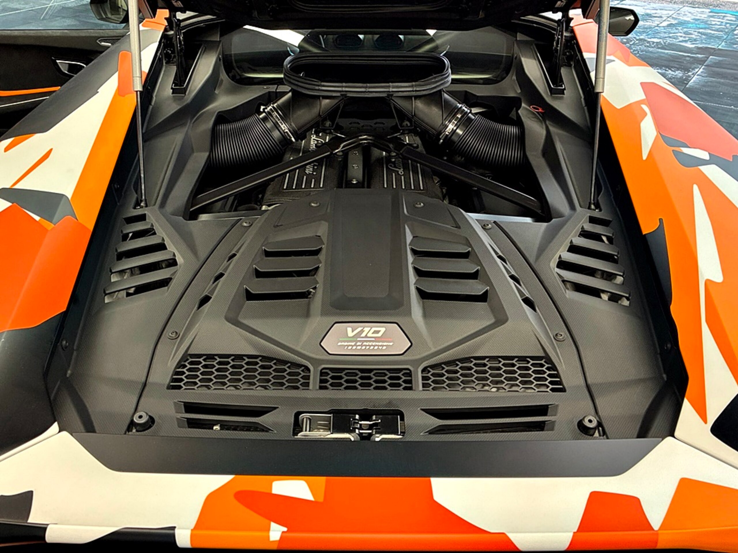2024 Lamborghini Huracán Sterrato — Photo 15 / 16