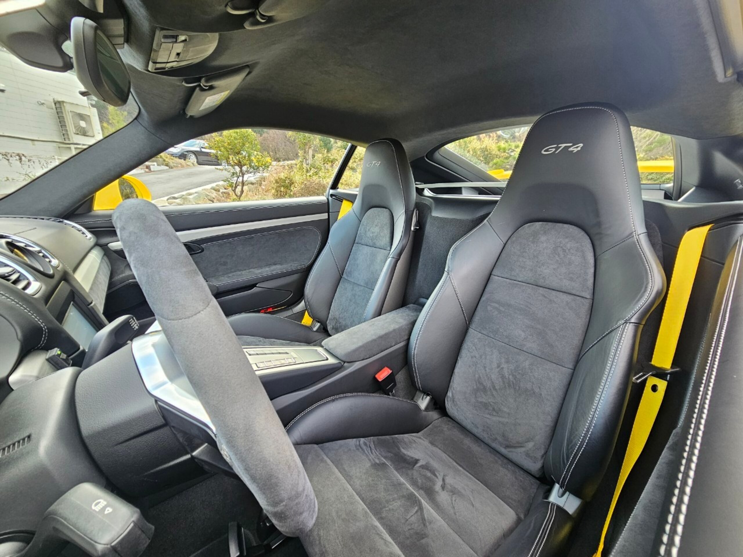 2015 Porsche Cayman GT4 — Photo 9 / 20
