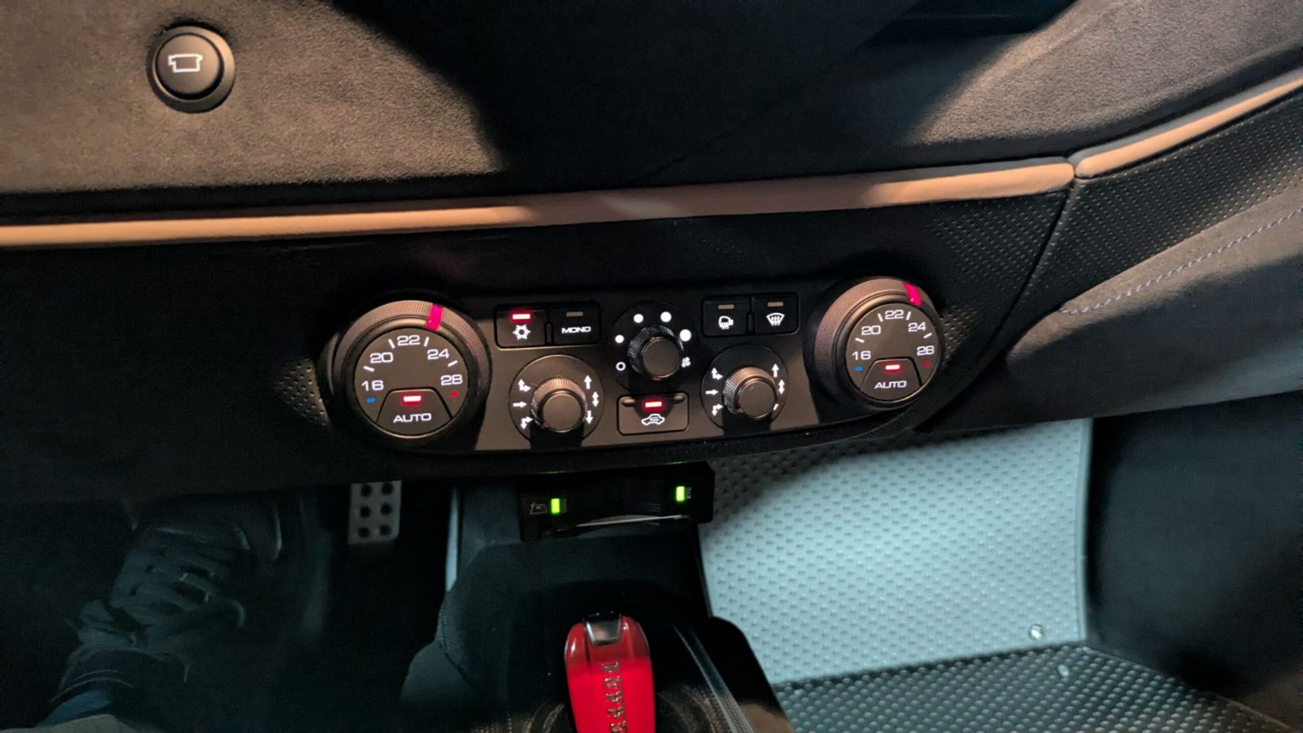 2019 Ferrari 488 Pista — Photo 17 / 24