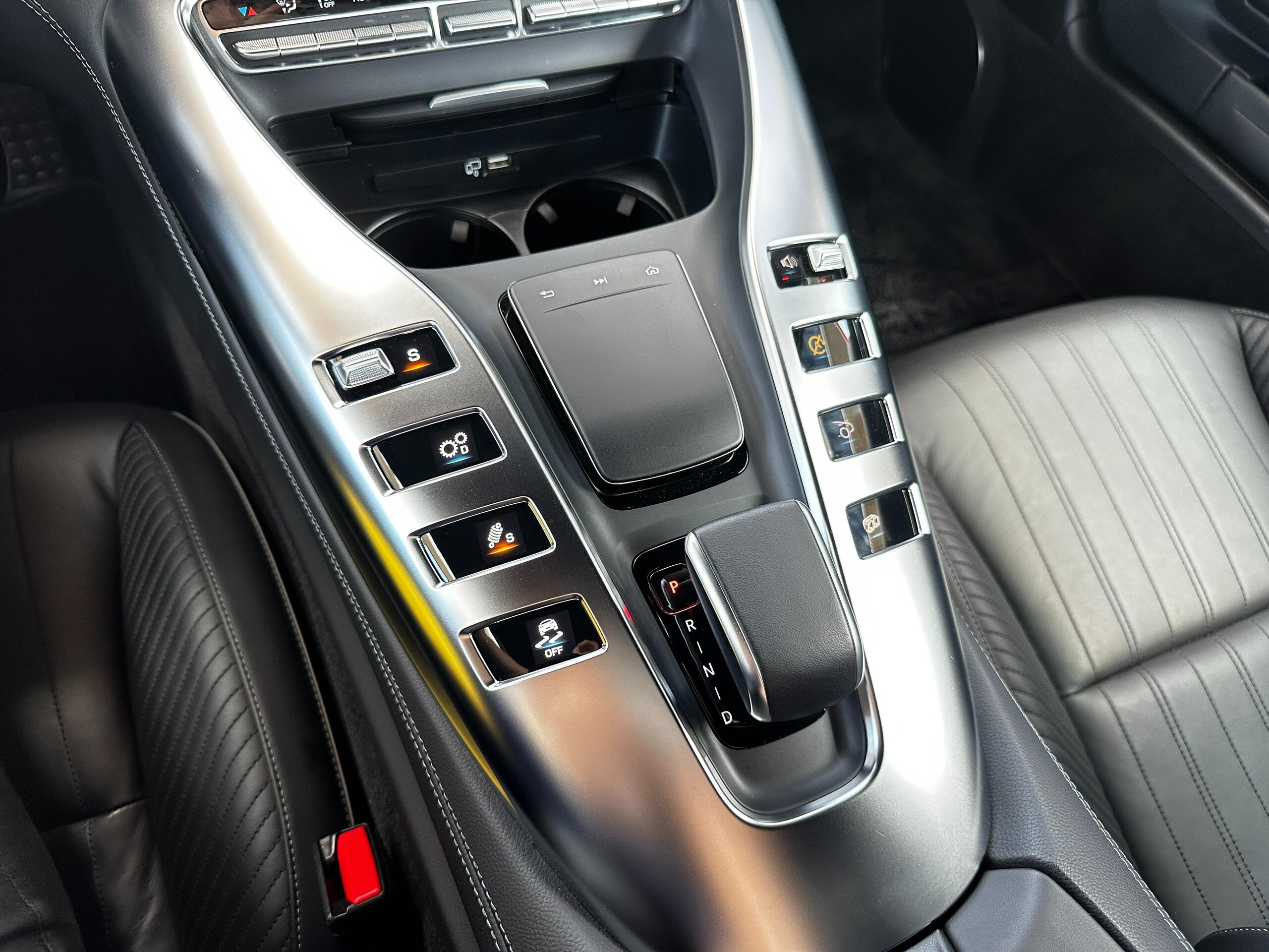 2021 Mercedes Benz AMG GT — Photo 15 / 21