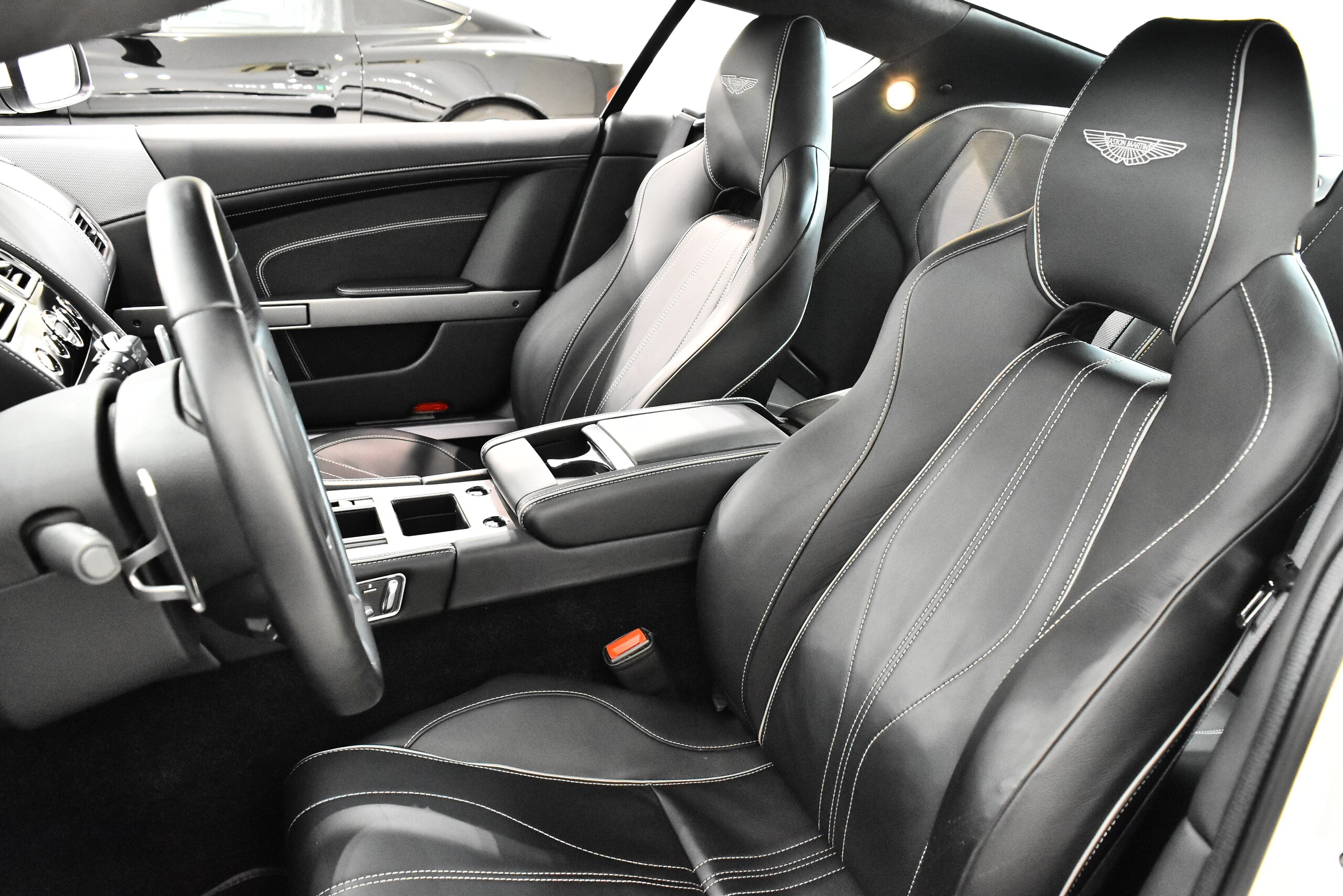 2012 Aston Martin DB9 — Photo 7 / 16