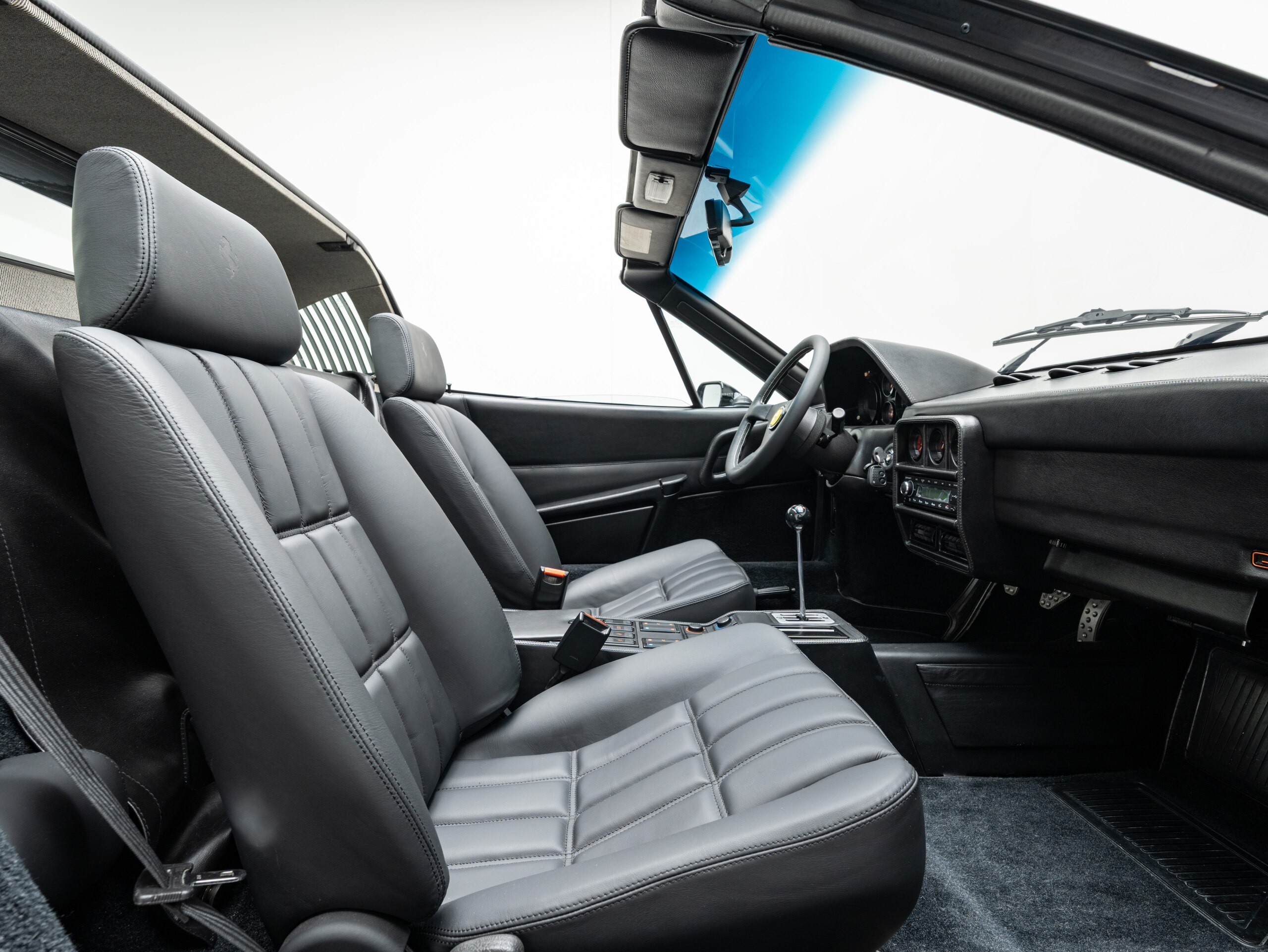 1989 Ferrari 328GTS — Photo 15 / 20