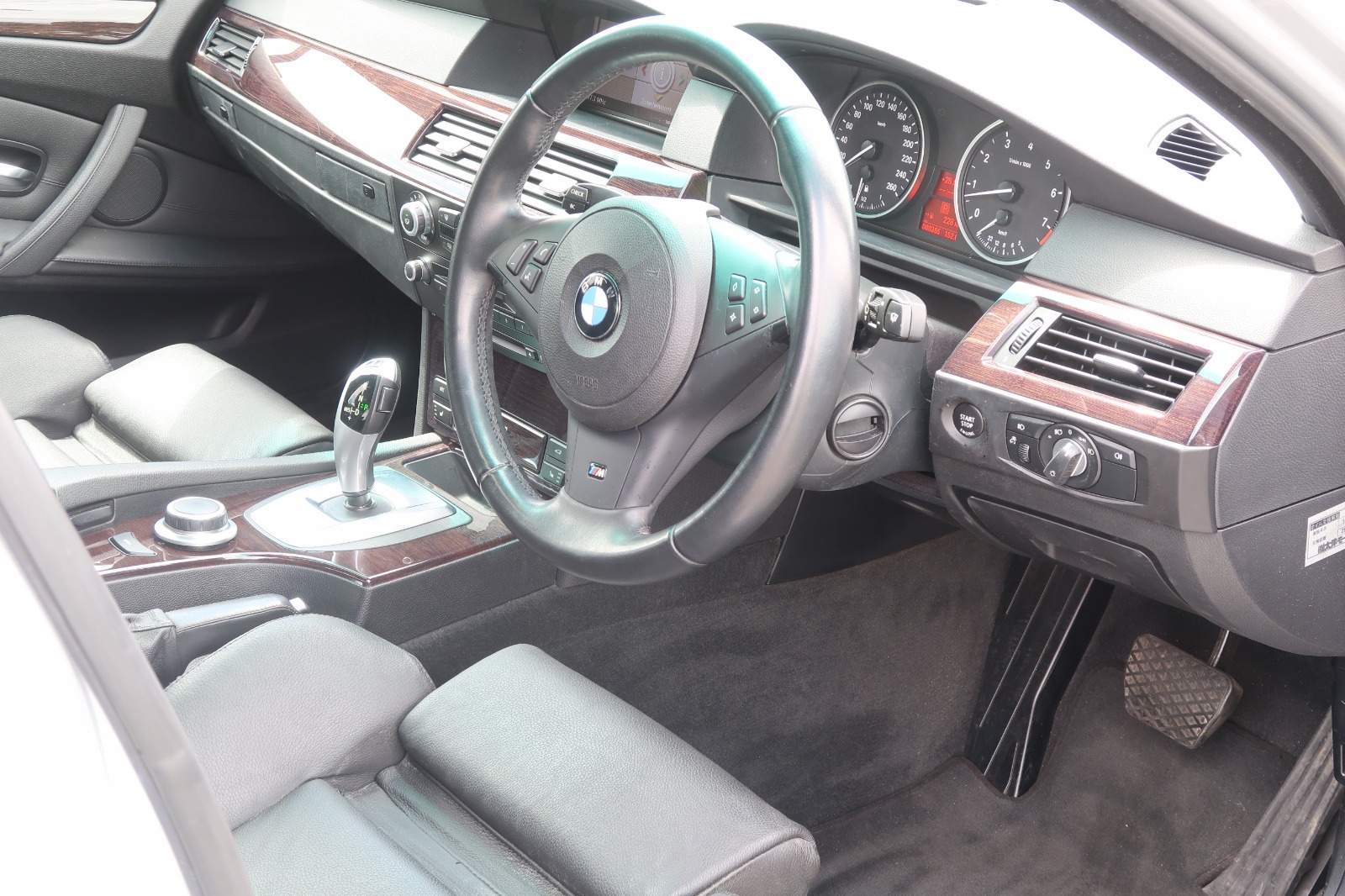 2008 BMW 530i M Sport — Photo 10 / 16