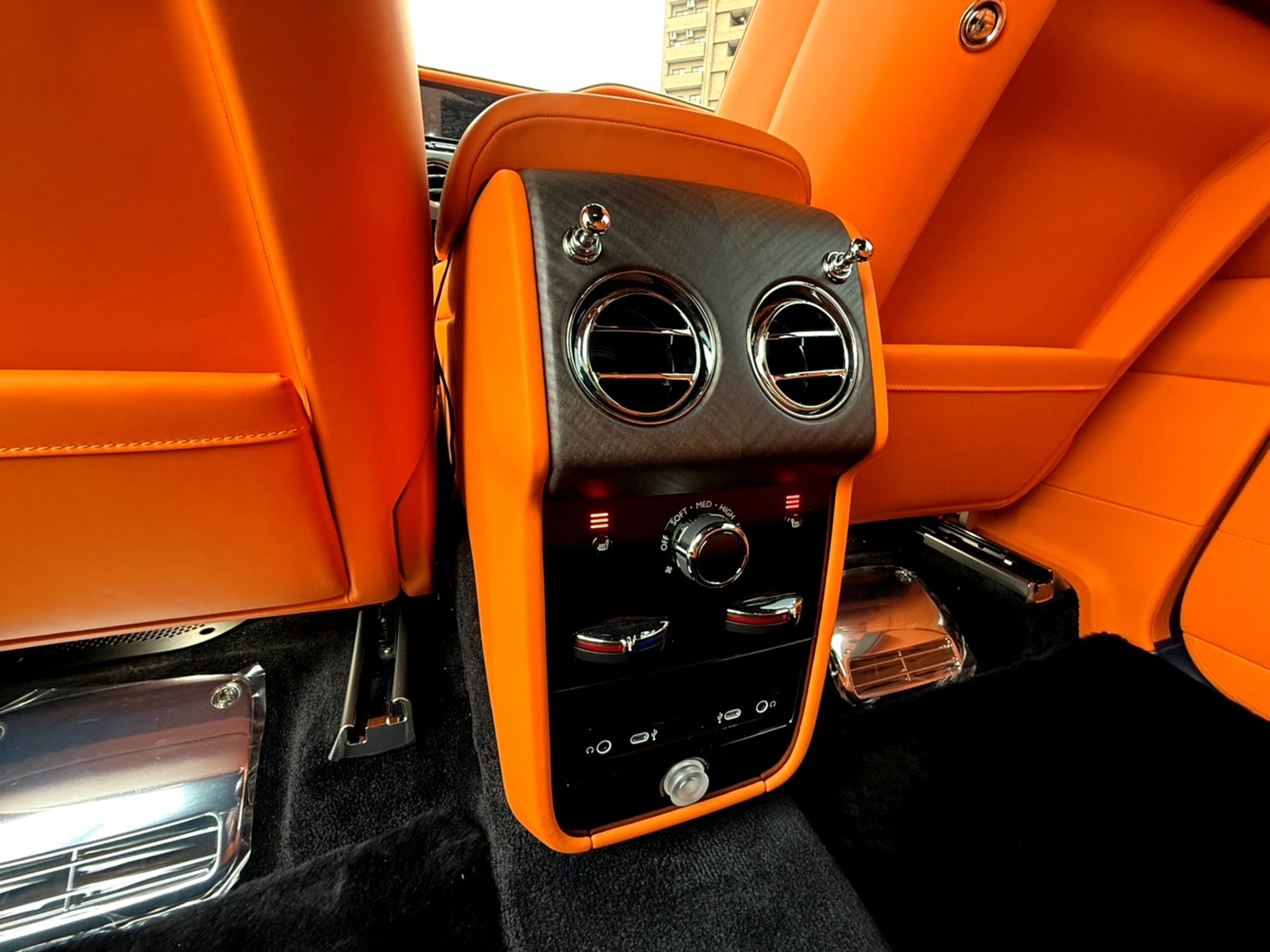 2025 Rolls-Royce Cullinan — Photo 23 / 25