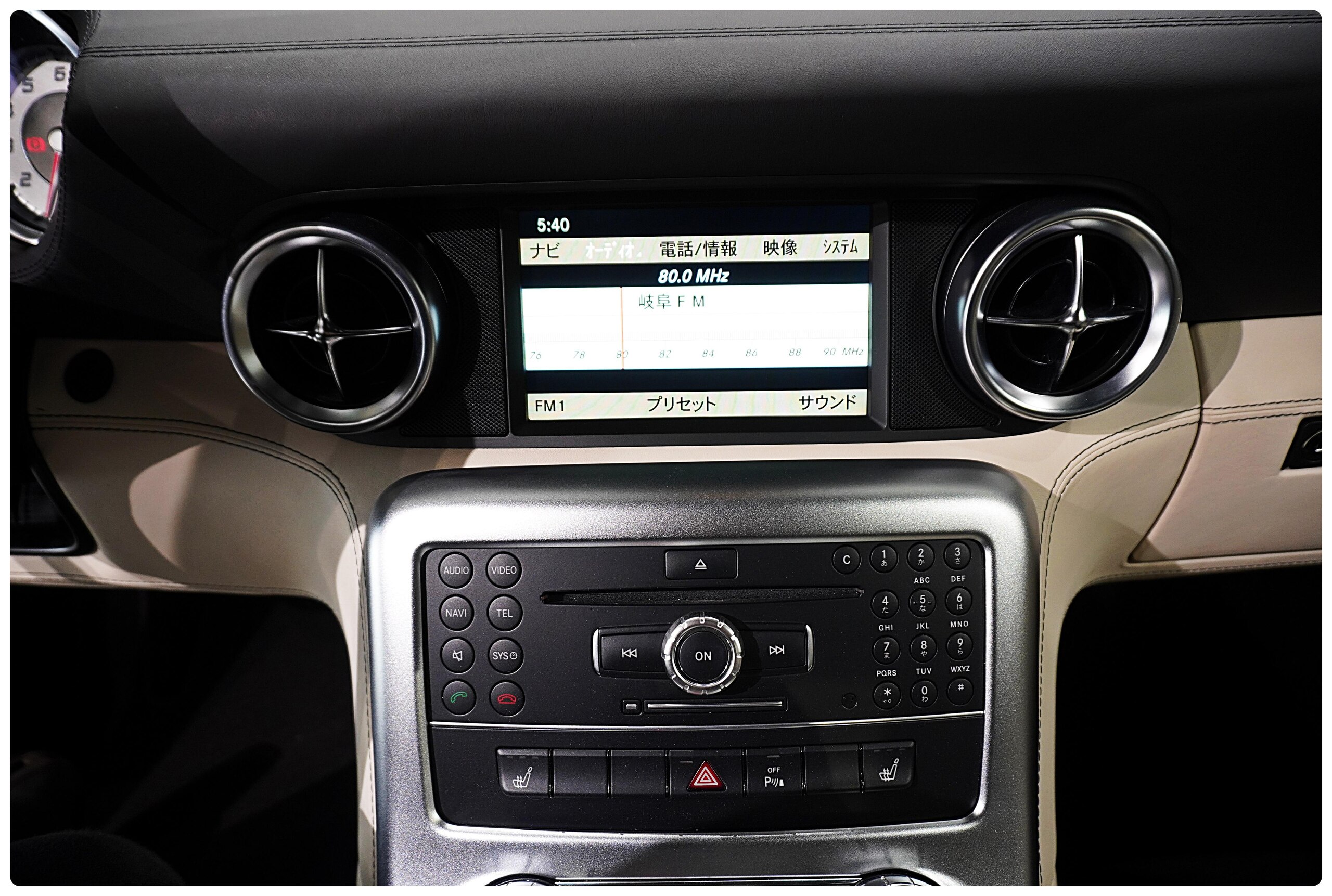 2010 Mercedes Benz SLS AMG — Photo 25 / 38