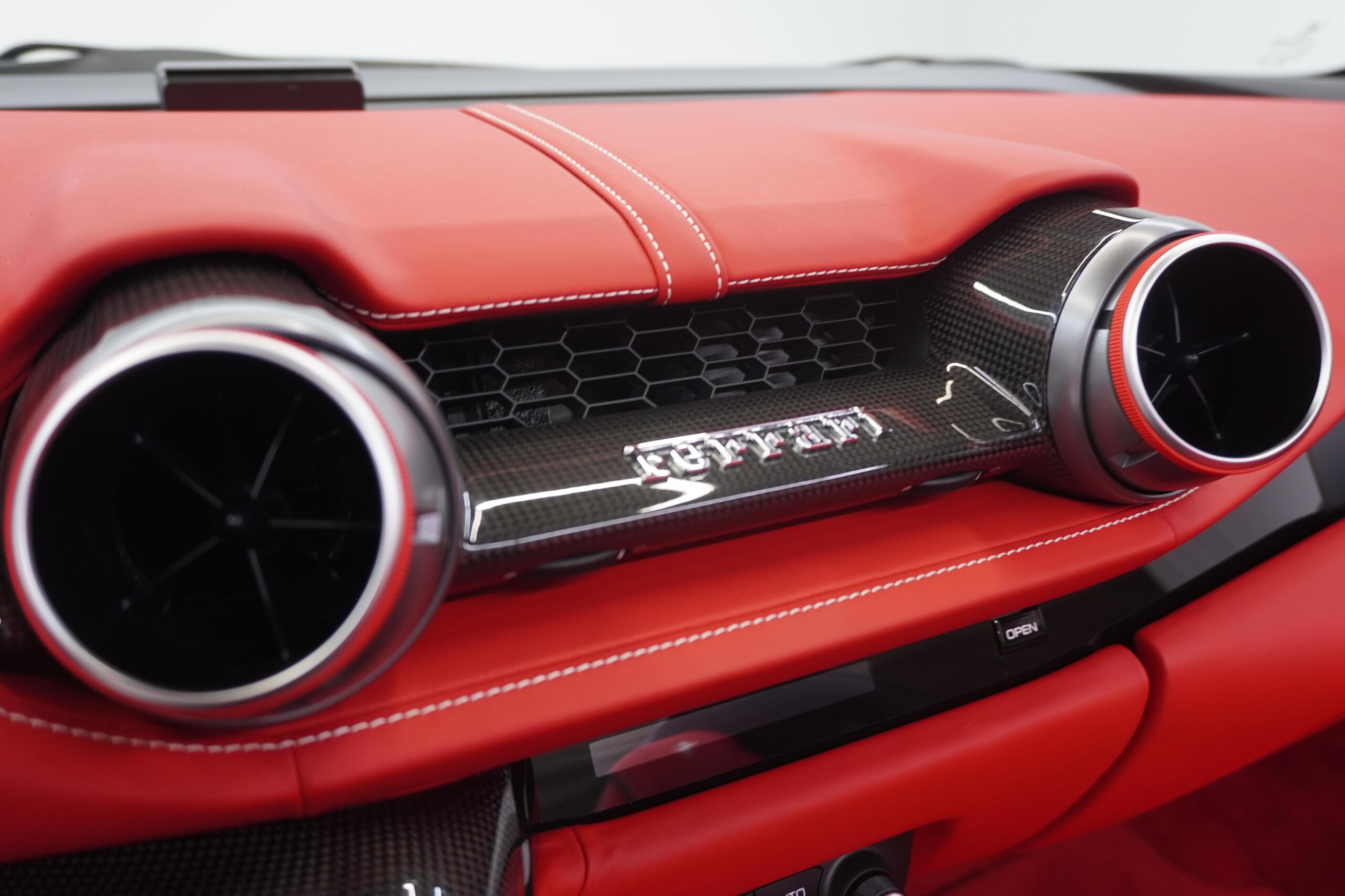 2021 Ferrari 812GTS — Photo 14 / 22