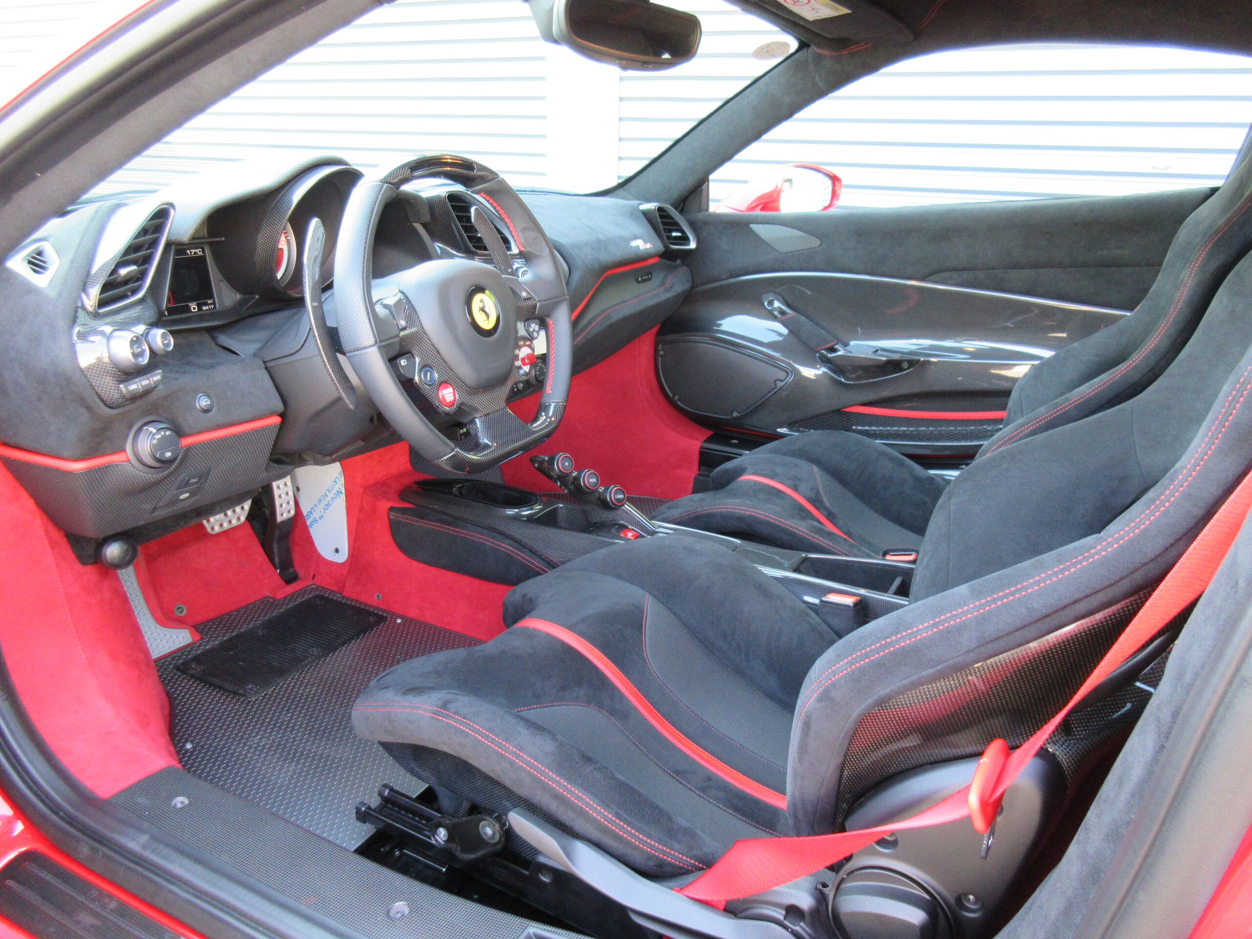 2019 Ferrari 488 Pista — Photo 9 / 17