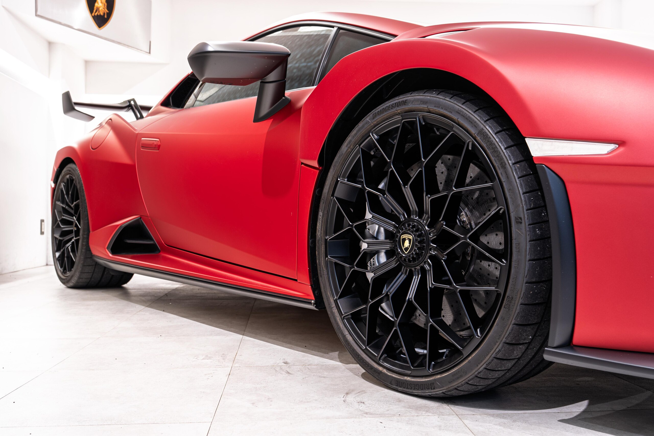 2022 Lamborghini Huracán STO — Photo 10 / 28