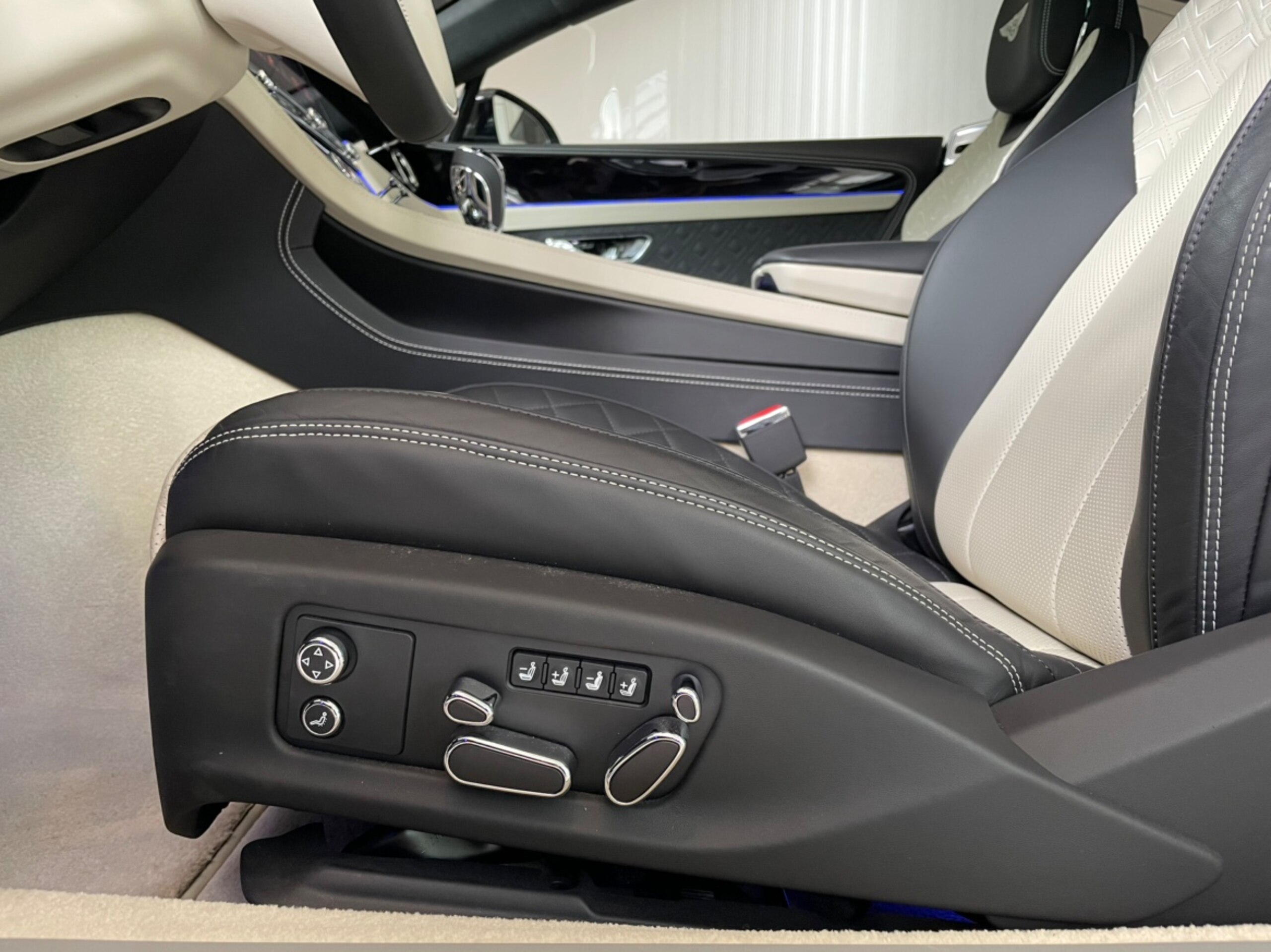 2023 Bentley Continental GT 4.0 — Photo 12 / 23