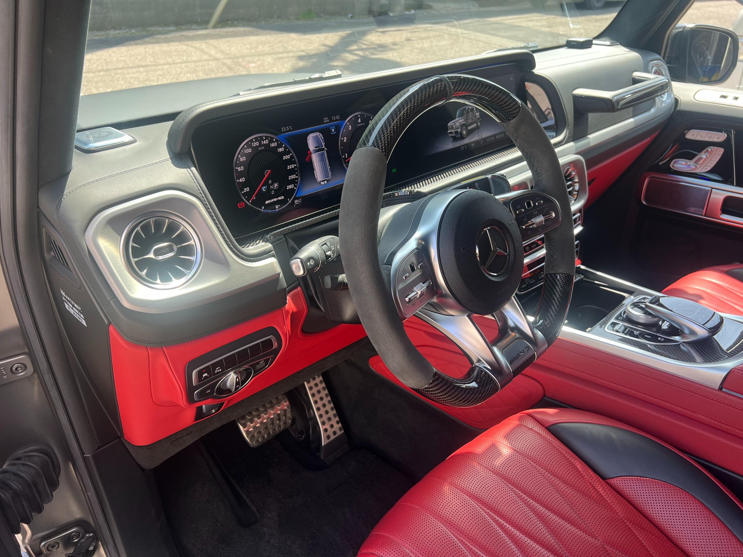 2019 Mercedes Benz G63 AMG — Photo 6 / 21