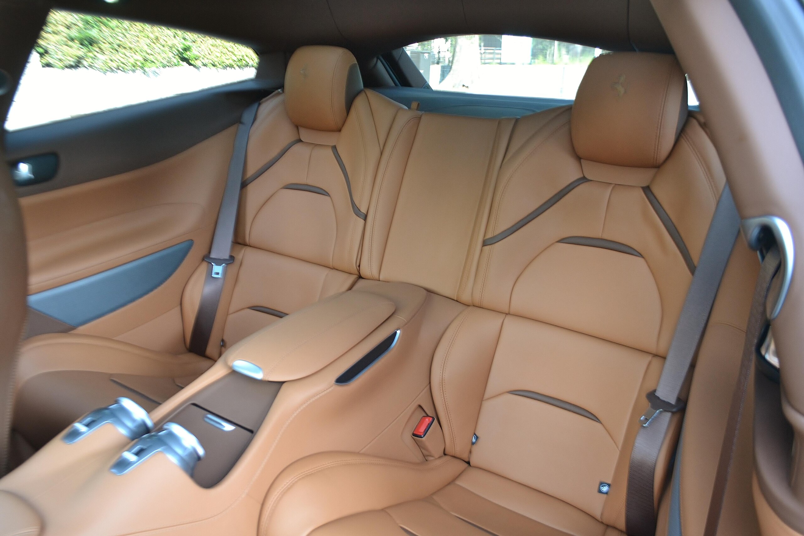 2019 Ferrari GTC4Lusso — Photo 12 / 34