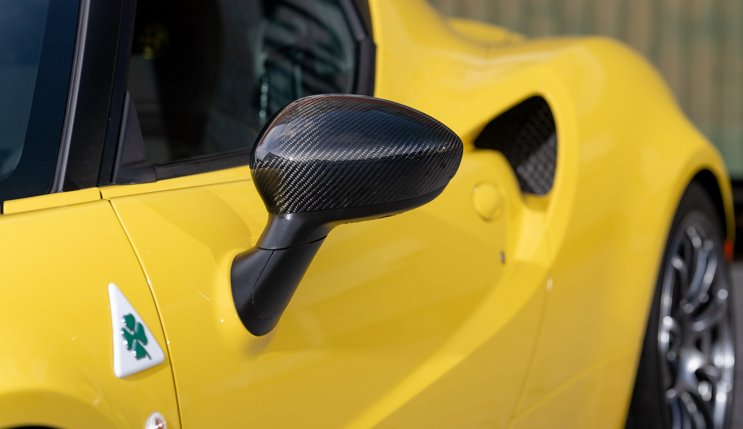 2016 Alfa Romeo 4C — Photo 14 / 17