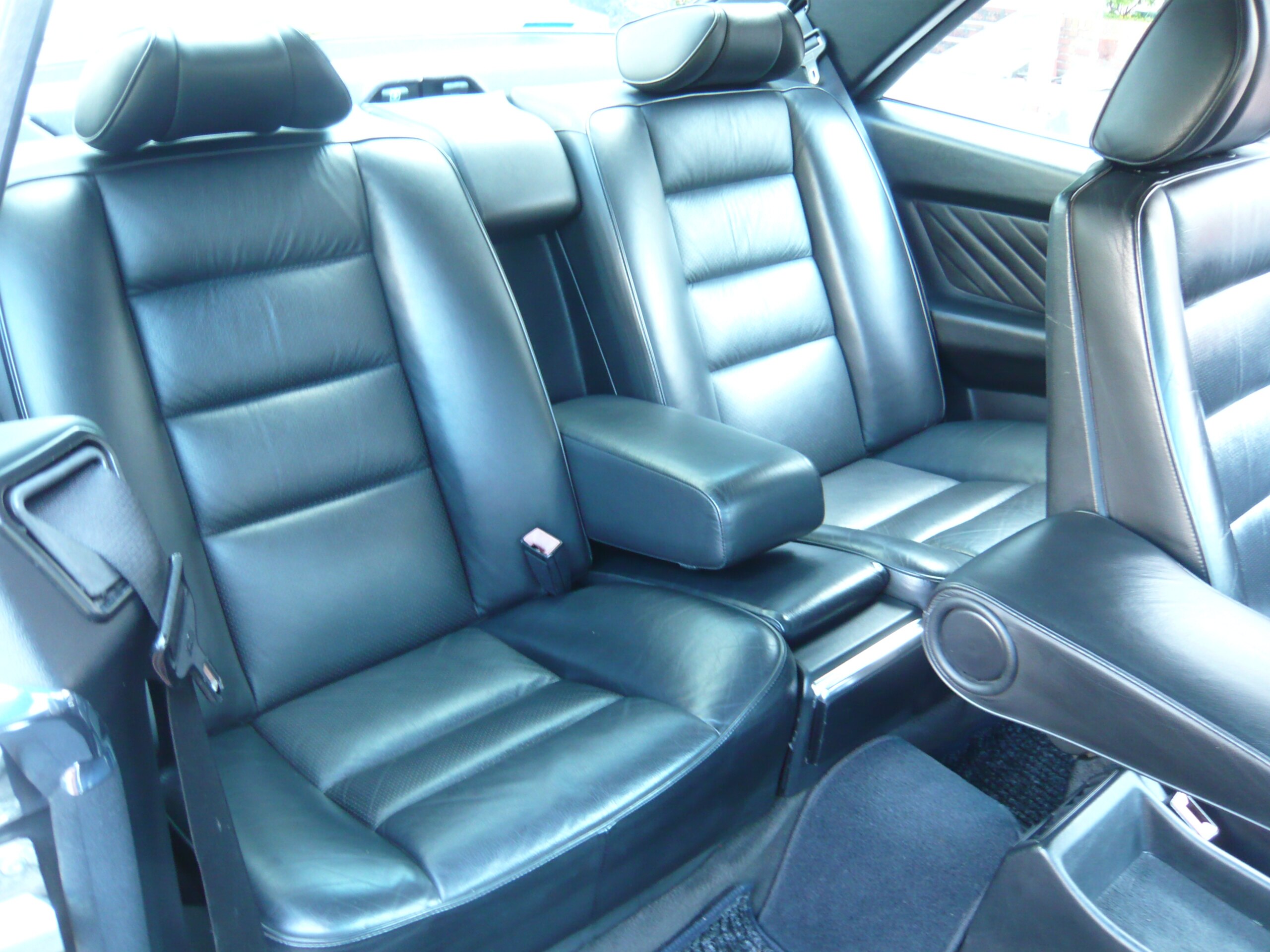 1990 Mercedes Benz 560SEC — Photo 16 / 19