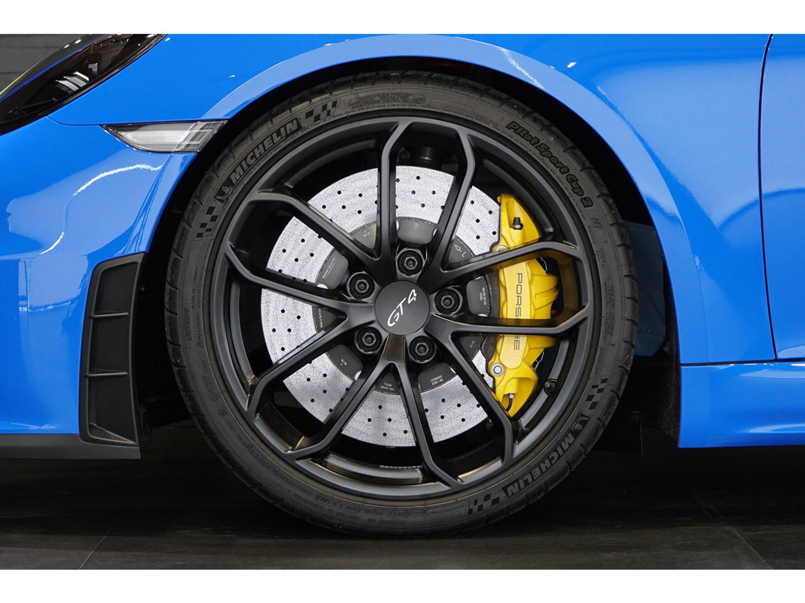 2023 Porsche 718 Cayman GT4 — Photo 10 / 18