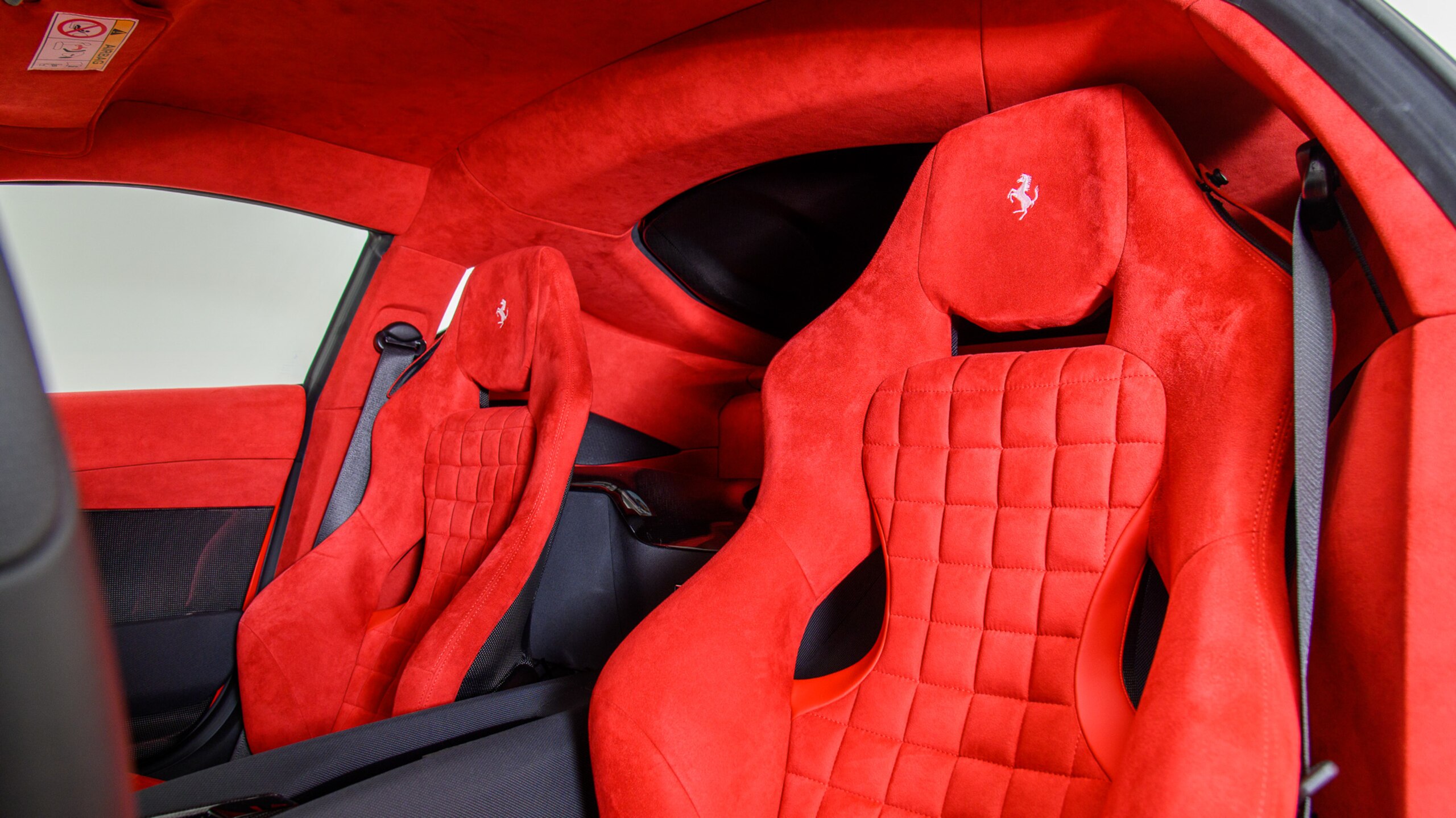 2023 Ferrari 812 Competizione — Photo 8 / 10