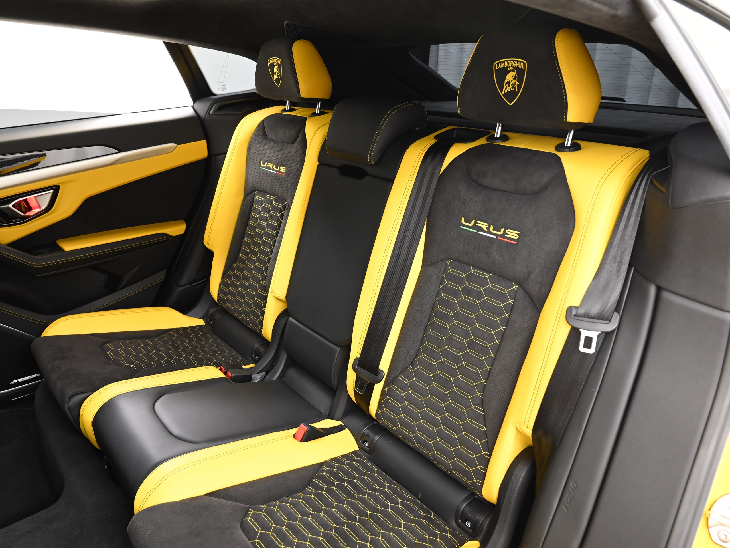 2022 Lamborghini Urus — Photo 17 / 21