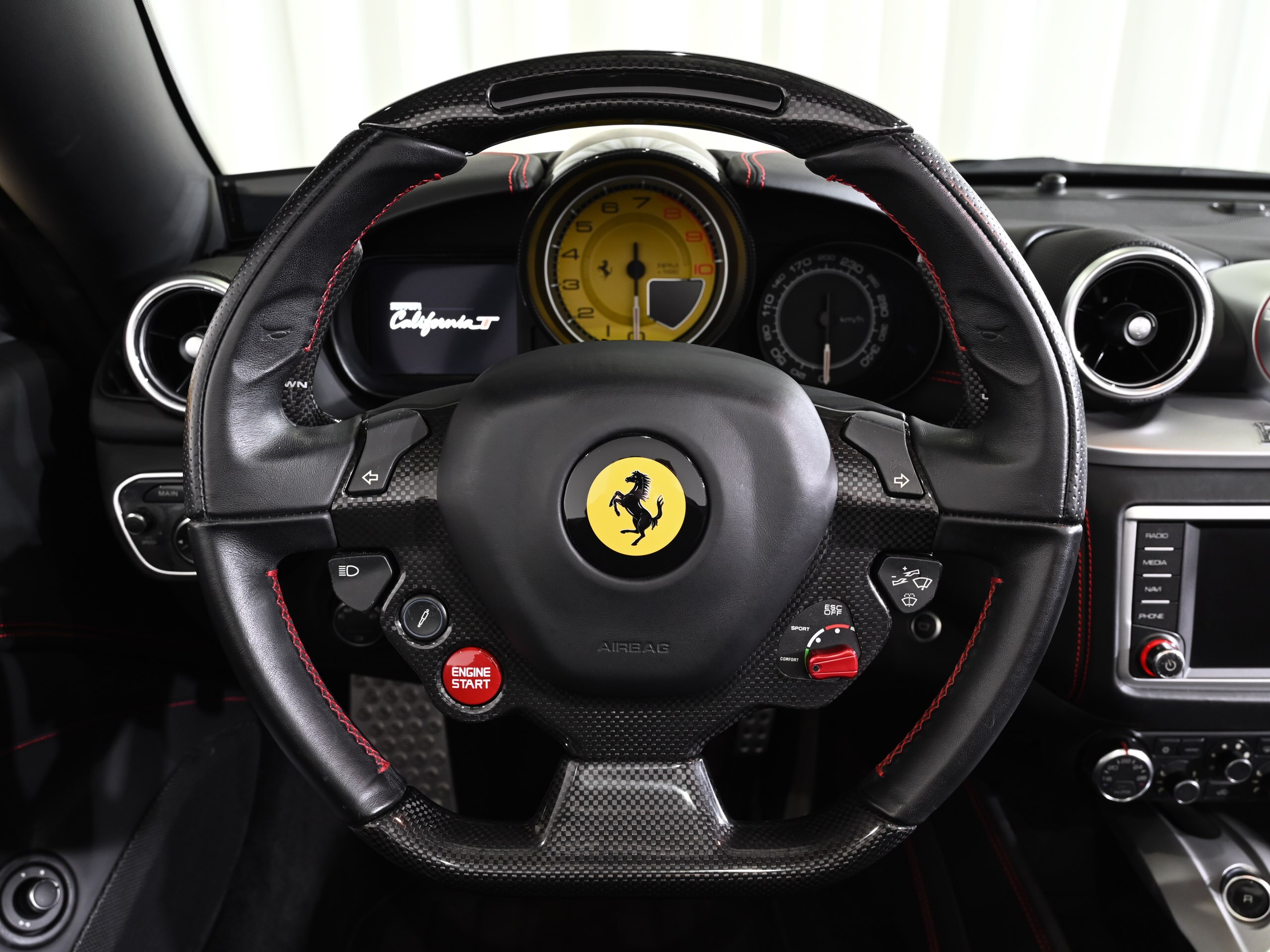 2016 Ferrari California T — Photo 10 / 23