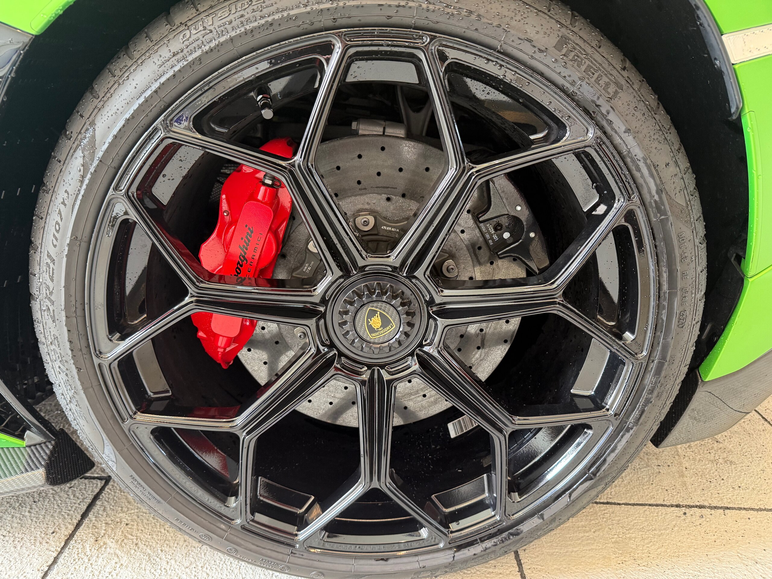 2019 Lamborghini Aventador SVJ — Photo 13 / 22
