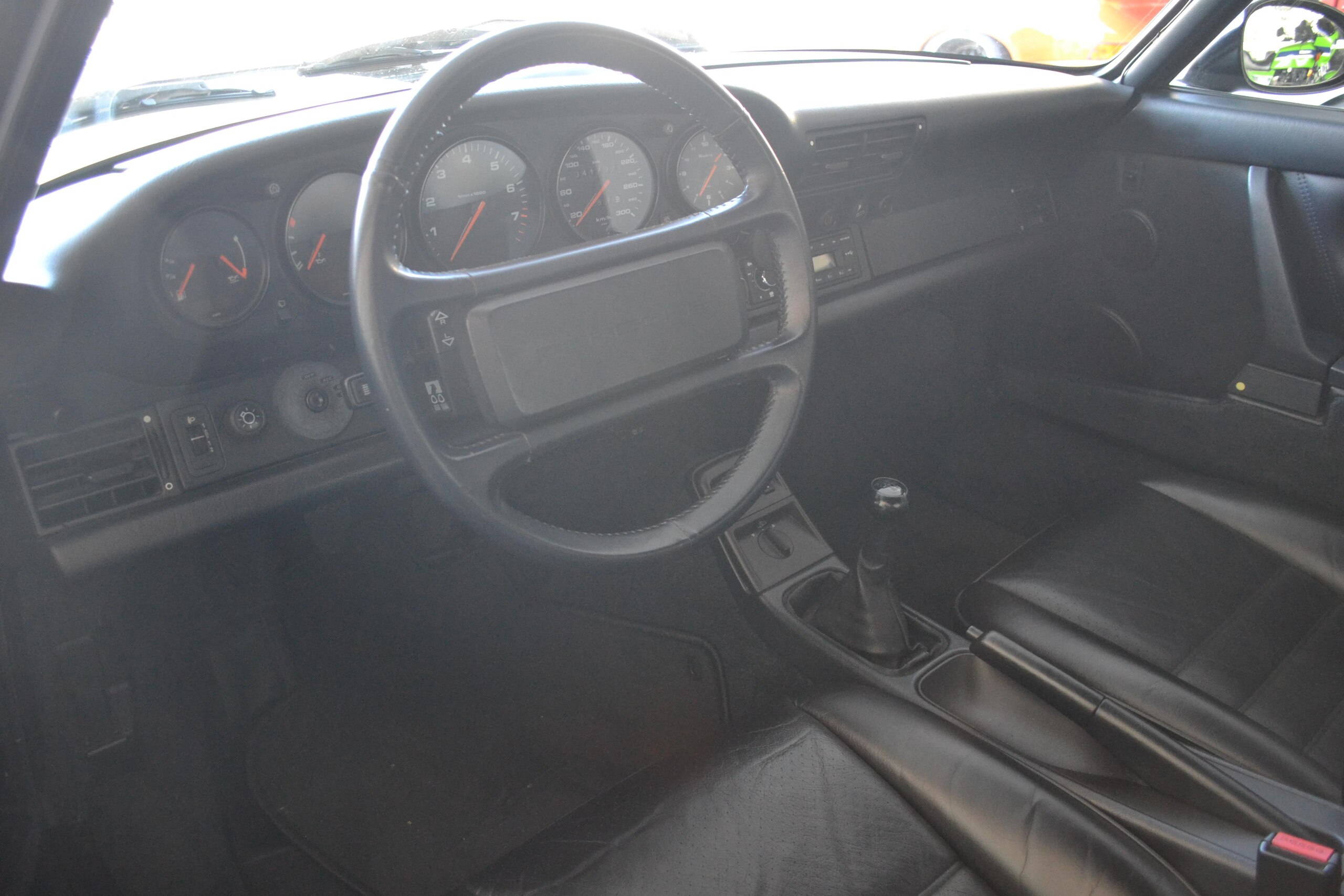 1990 Porsche 911 Carrera 2 — Photo 9 / 18