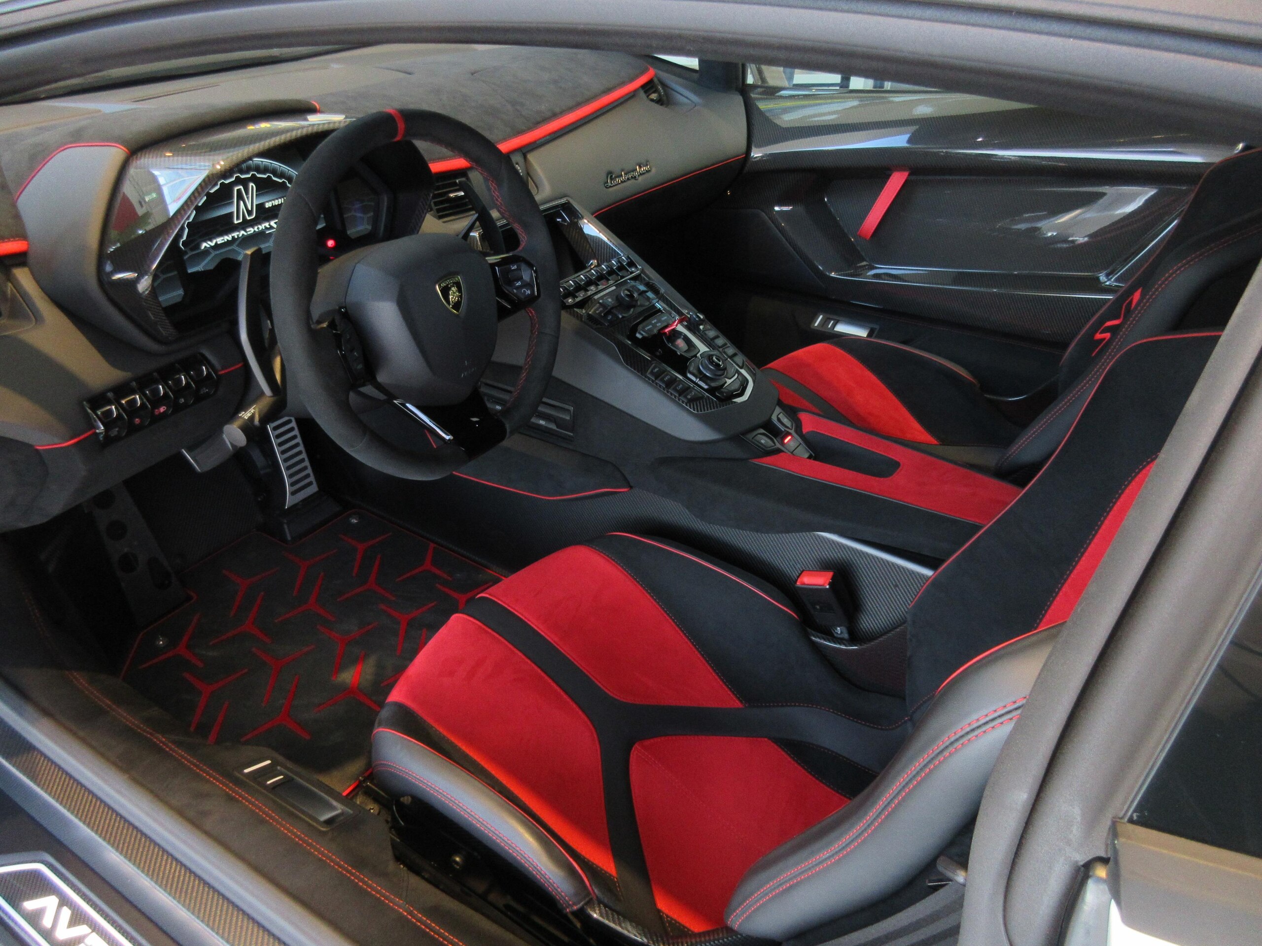 2019 Lamborghini Aventador SVJ — Photo 9 / 16