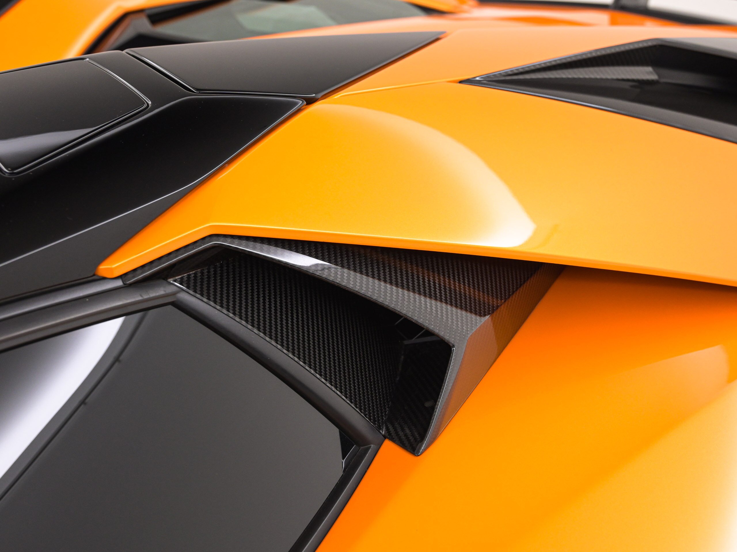 2018 Lamborghini Aventador Roadster S — Photo 11 / 24